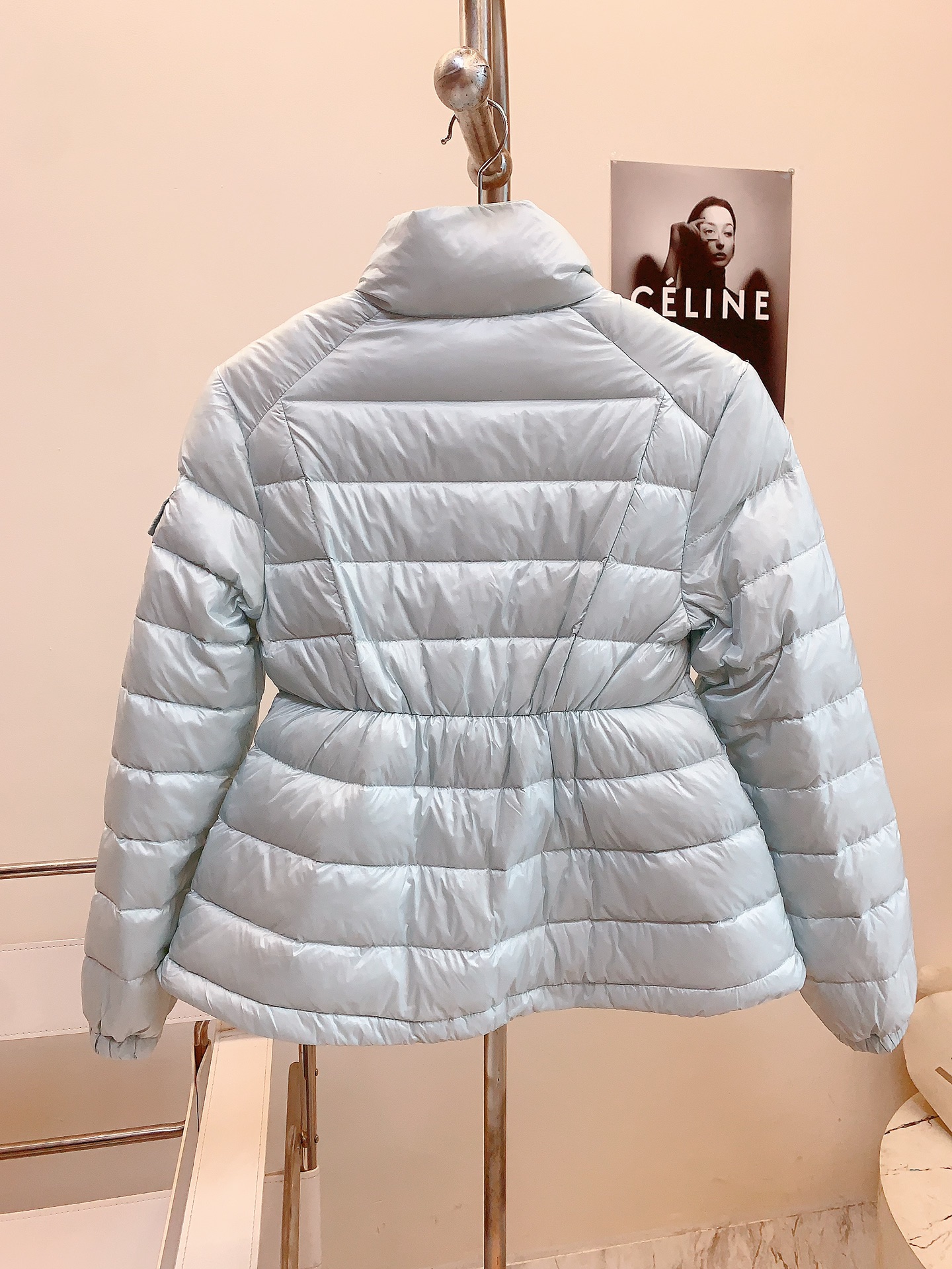 Moncler/蒙口Aminia24秋冬立领后尾裙摆轻薄女士羽绒服外套码数0-1-2颜色杏色黑色蓝色采用