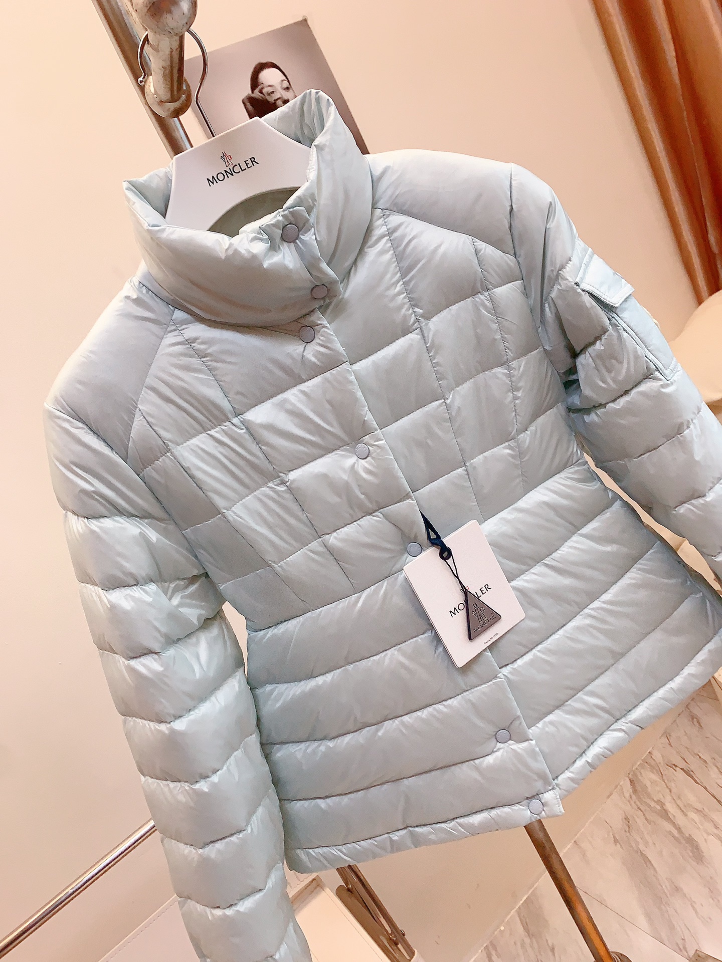 Moncler/蒙口Aminia24秋冬立领后尾裙摆轻薄女士羽绒服外套码数0-1-2颜色杏色黑色蓝色采用