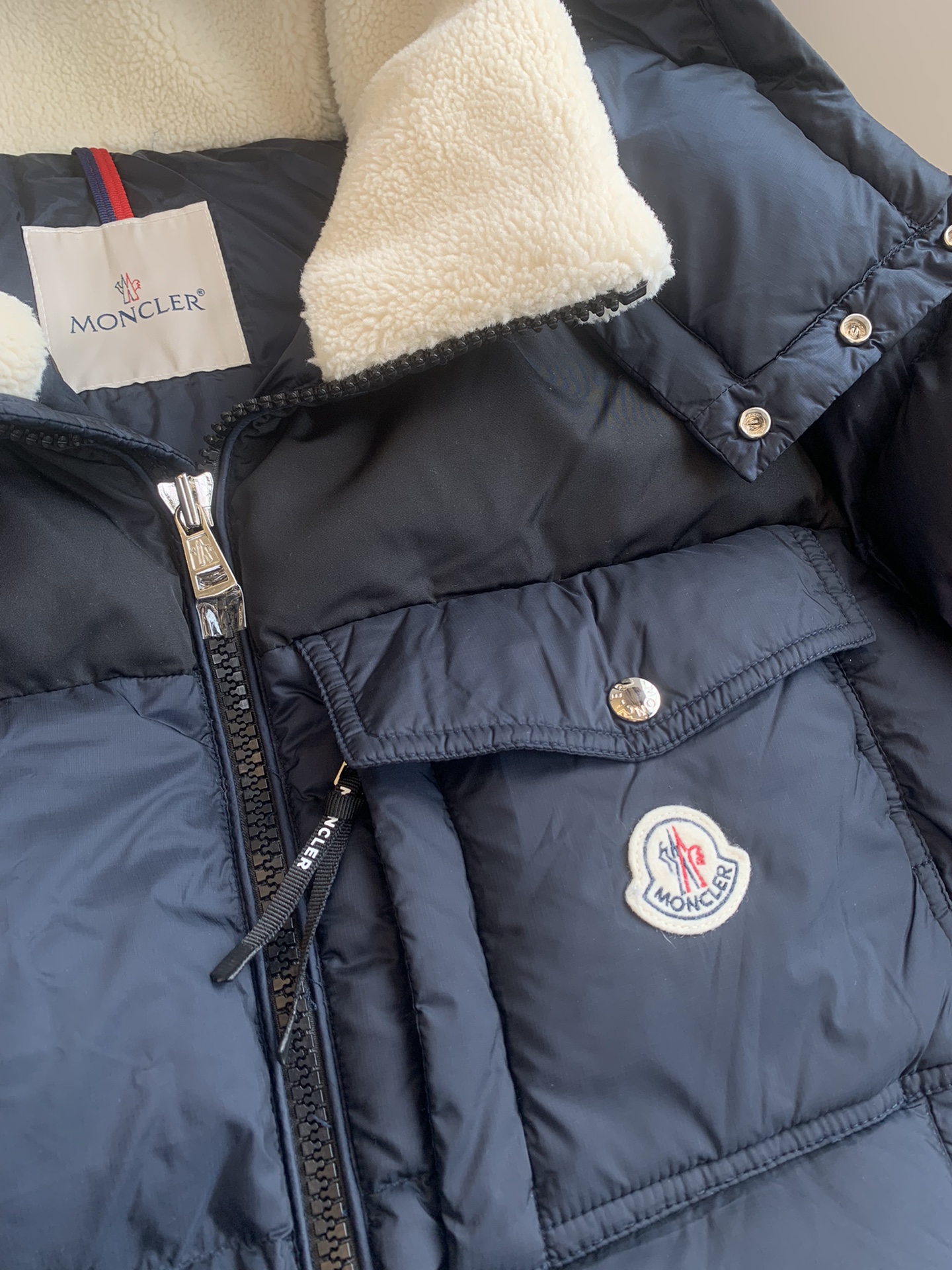 Moncler/蒙口bayuda短款羽绒服男士连帽夹克外套码数1-2-3-4-5-6颜色黑色*藏青色羊羔