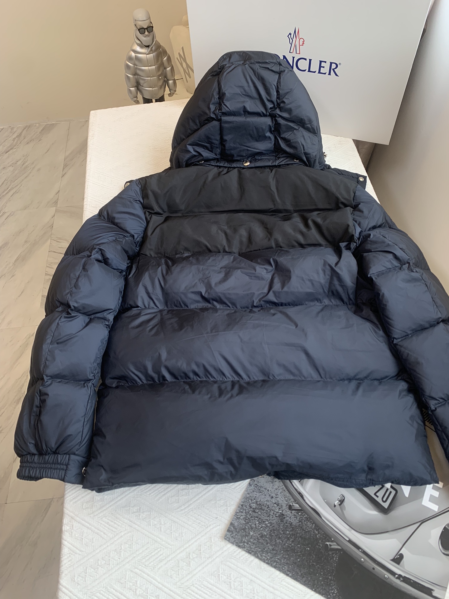 Moncler/蒙口bayuda短款羽绒服男士连帽夹克外套码数1-2-3-4-5-6颜色黑色*藏青色羊羔