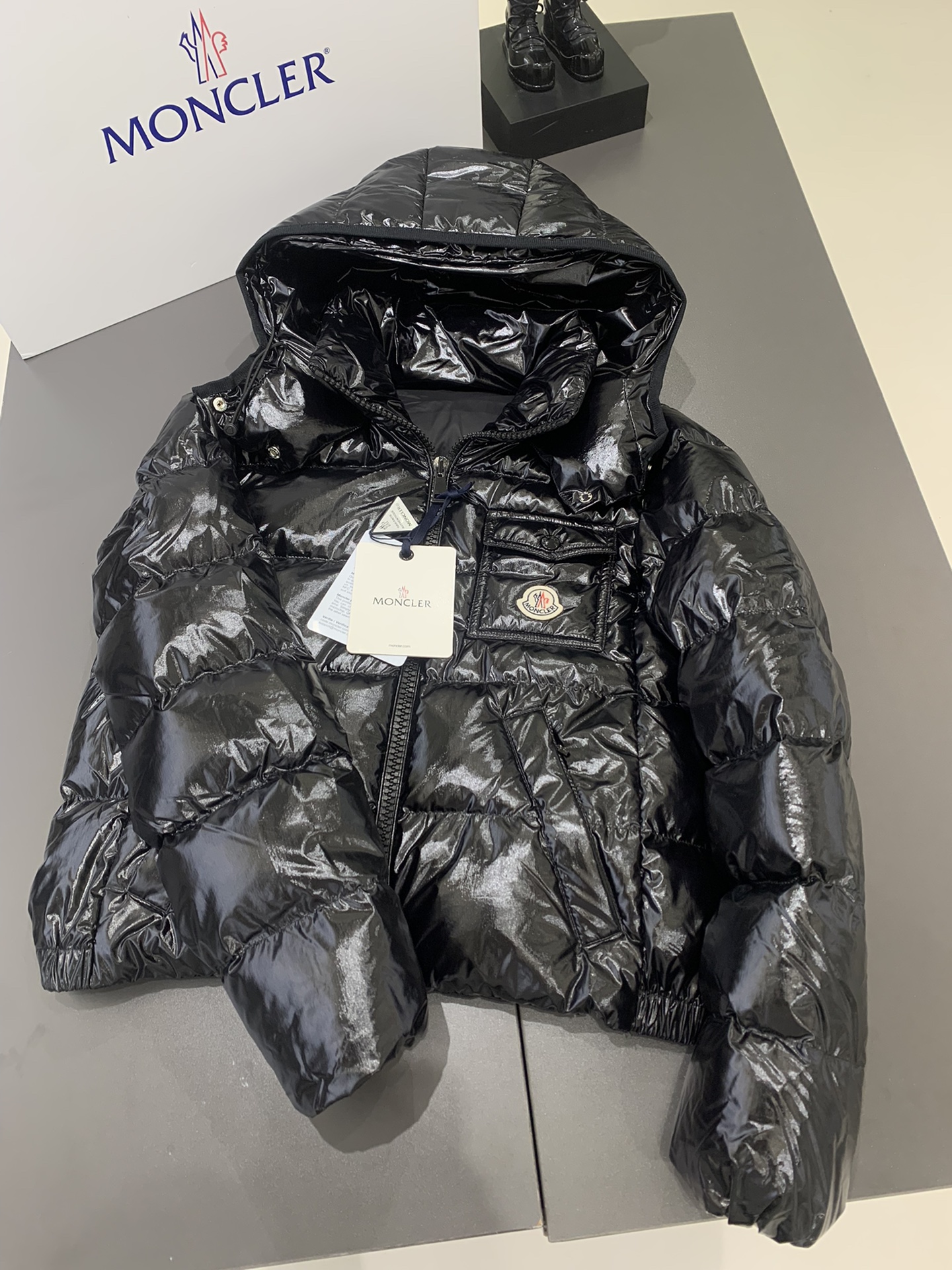 Moncler/蒙口Andro24秋冬可拆连帽短款亮面小短款四色女士羽绒服外套超级减龄版型和冰淇淋奶油配