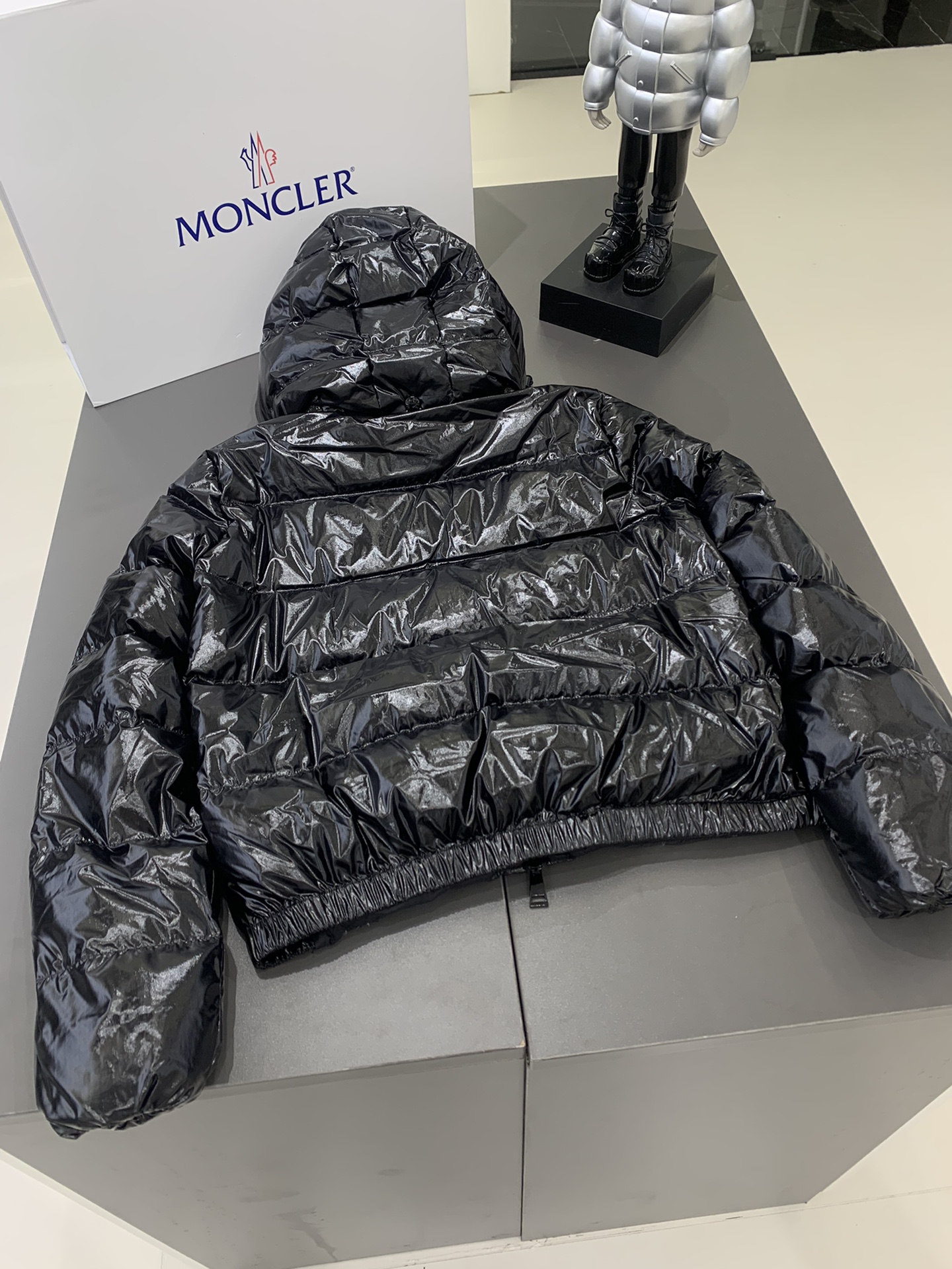 Moncler/蒙口Andro24秋冬可拆连帽短款亮面小短款四色女士羽绒服外套超级减龄版型和冰淇淋奶油配