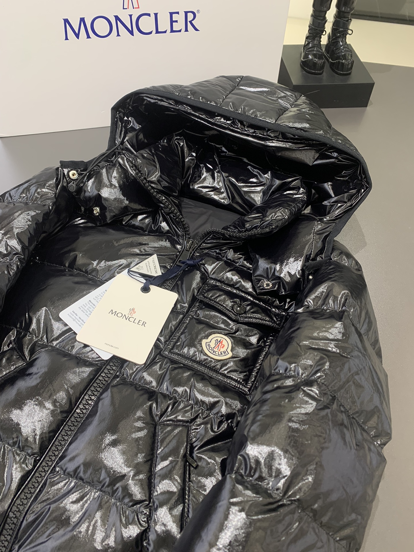 Moncler/蒙口Andro24秋冬可拆连帽短款亮面小短款四色女士羽绒服外套超级减龄版型和冰淇淋奶油配