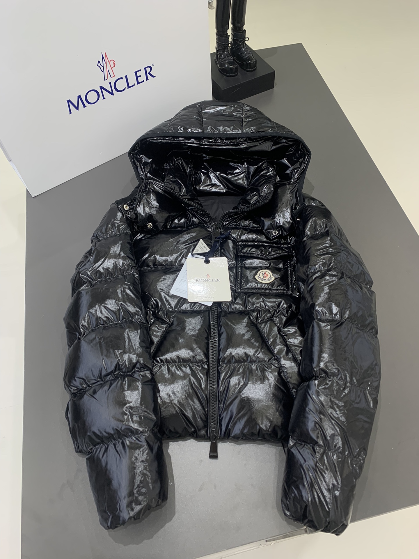 Moncler/蒙口Andro24秋冬可拆连帽短款亮面小短款四色女士羽绒服外套超级减龄版型和冰淇淋奶油配