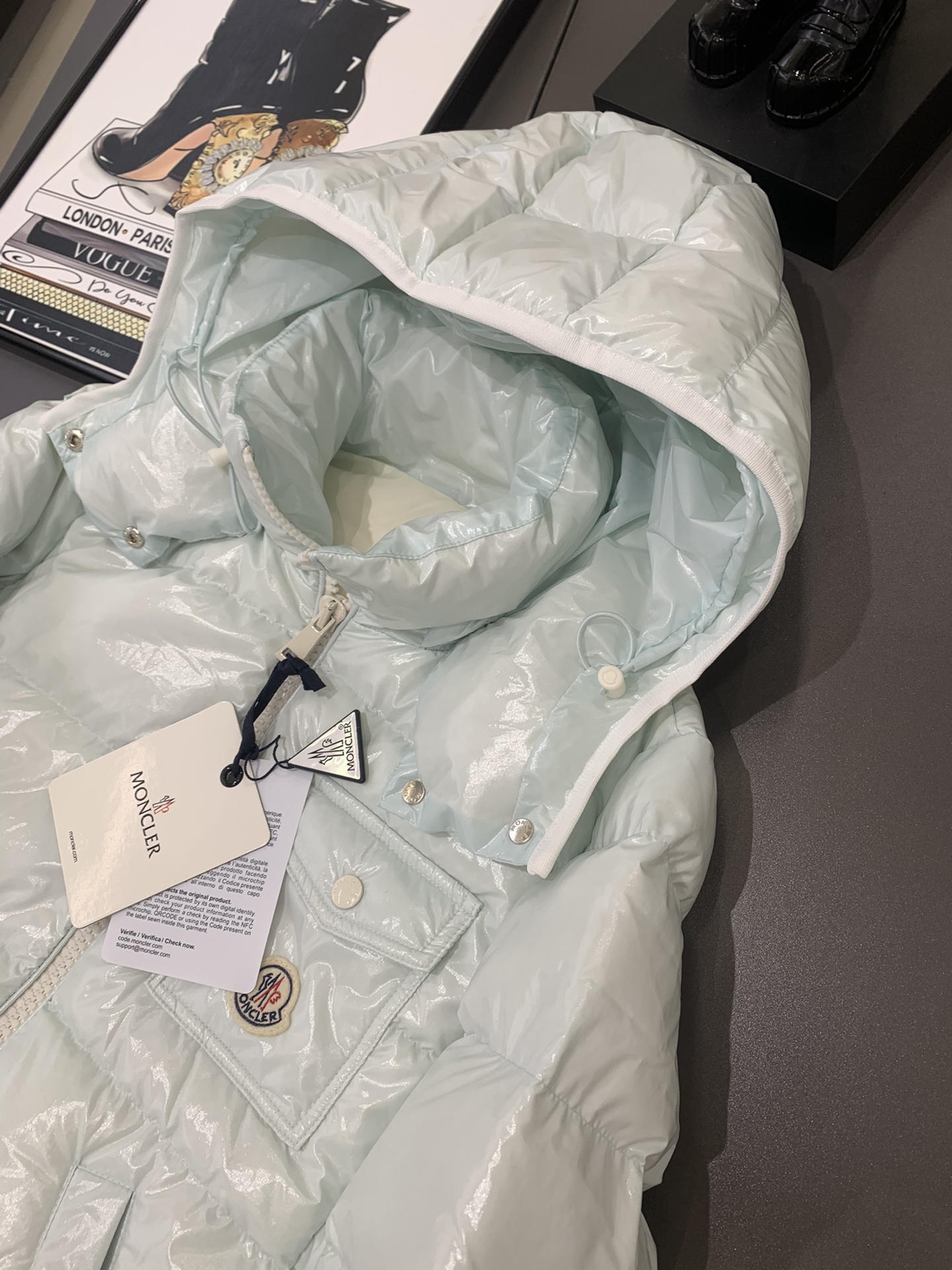 Moncler/蒙口Andro24秋冬可拆连帽短款亮面小短款四色女士羽绒服外套超级减龄版型和冰淇淋奶油配