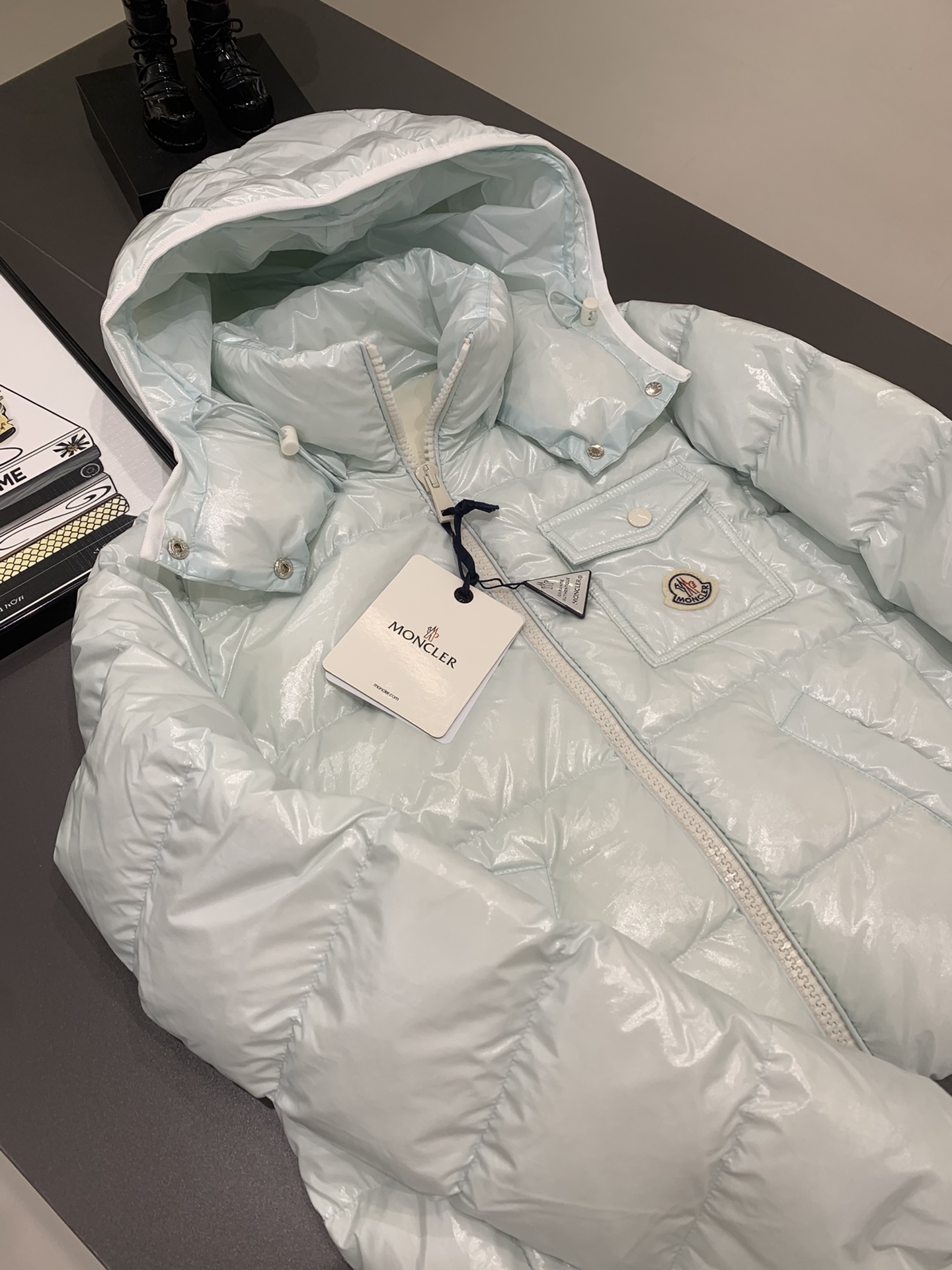 Moncler/蒙口Andro24秋冬可拆连帽短款亮面小短款四色女士羽绒服外套超级减龄版型和冰淇淋奶油配