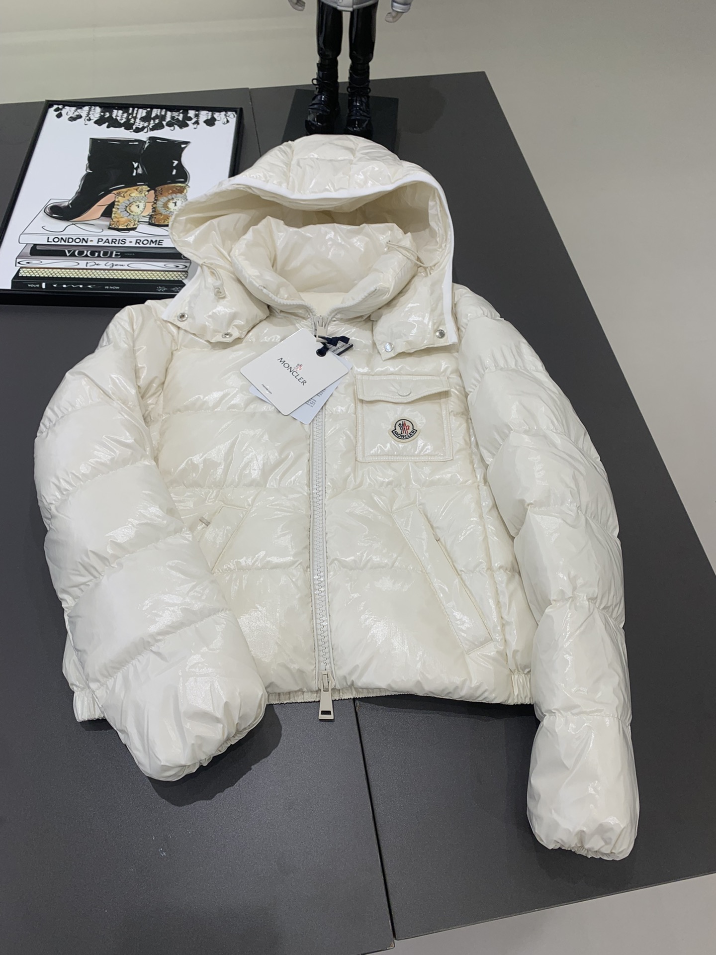 Moncler/蒙口Andro24秋冬可拆连帽短款亮面小短款四色女士羽绒服外套超级减龄版型和冰淇淋奶油配