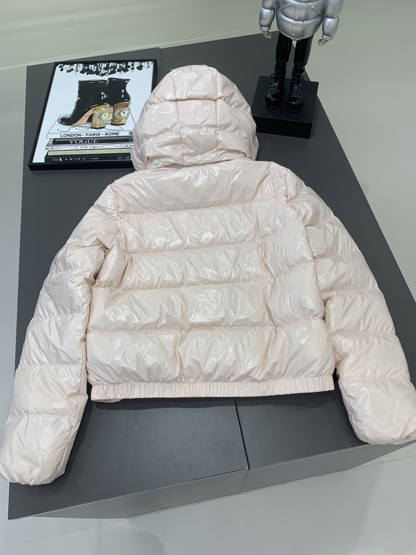 Moncler/蒙口Andro24秋冬可拆连帽短款亮面小短款四色女士羽绒服外套超级减龄版型和冰淇淋奶油配