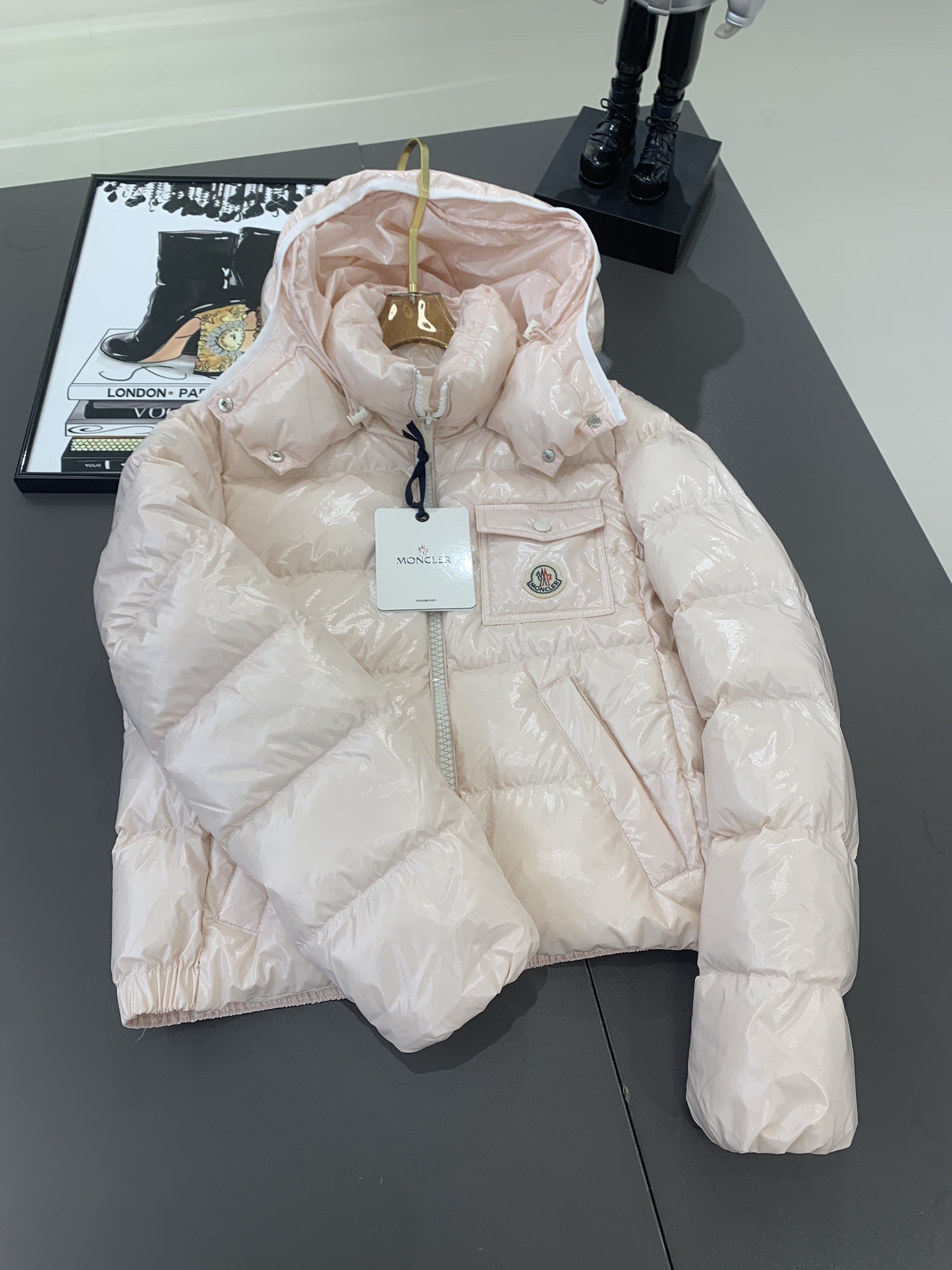 Moncler/蒙口Andro24秋冬可拆连帽短款亮面小短款四色女士羽绒服外套超级减龄版型和冰淇淋奶油配