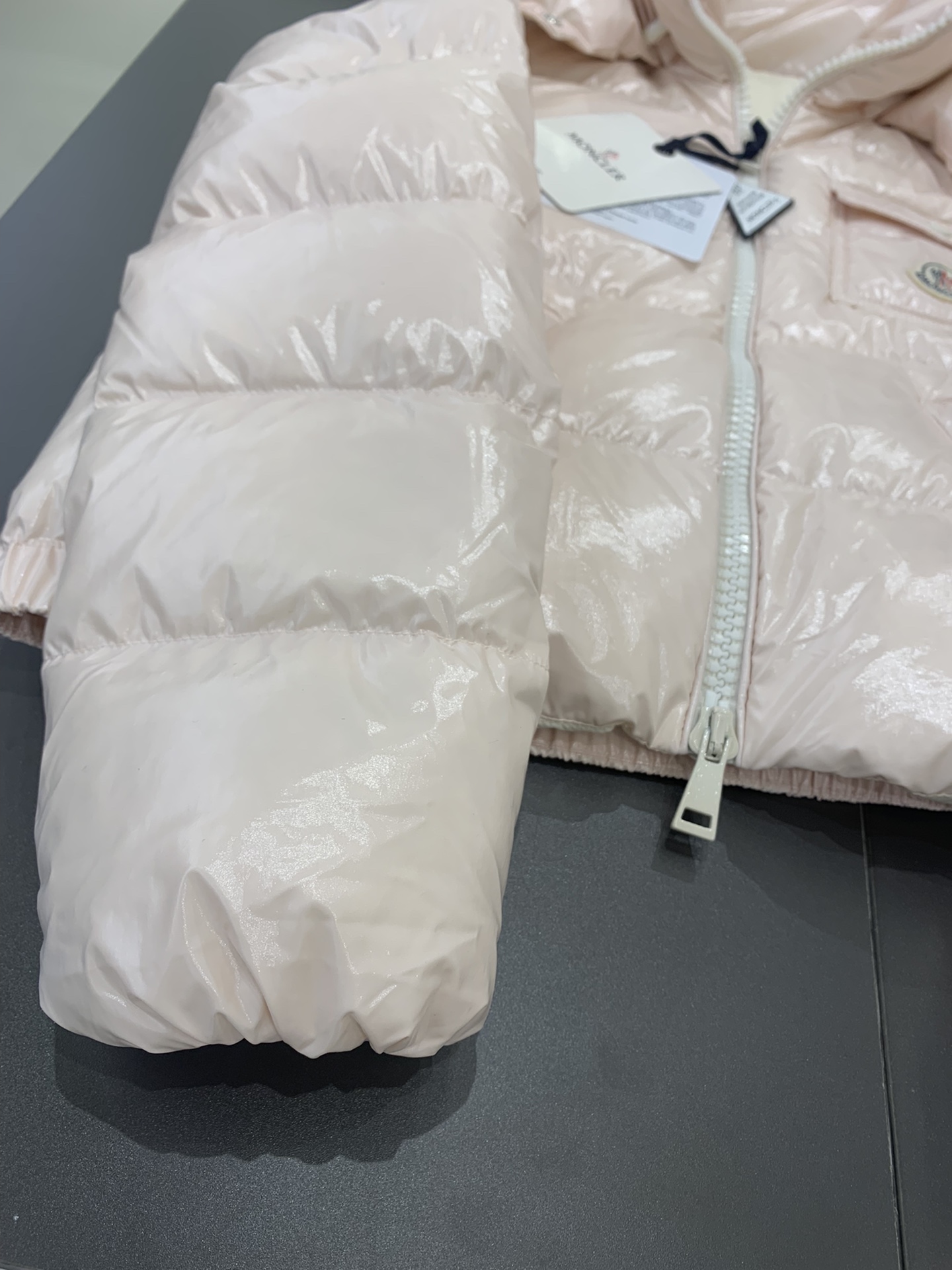 Moncler/蒙口Andro24秋冬可拆连帽短款亮面小短款四色女士羽绒服外套超级减龄版型和冰淇淋奶油配