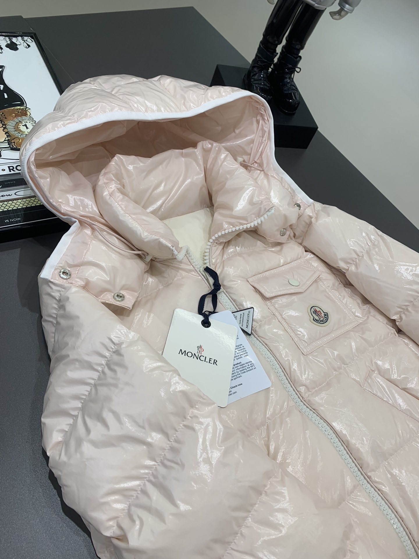 Moncler/蒙口Andro24秋冬可拆连帽短款亮面小短款四色女士羽绒服外套超级减龄版型和冰淇淋奶油配