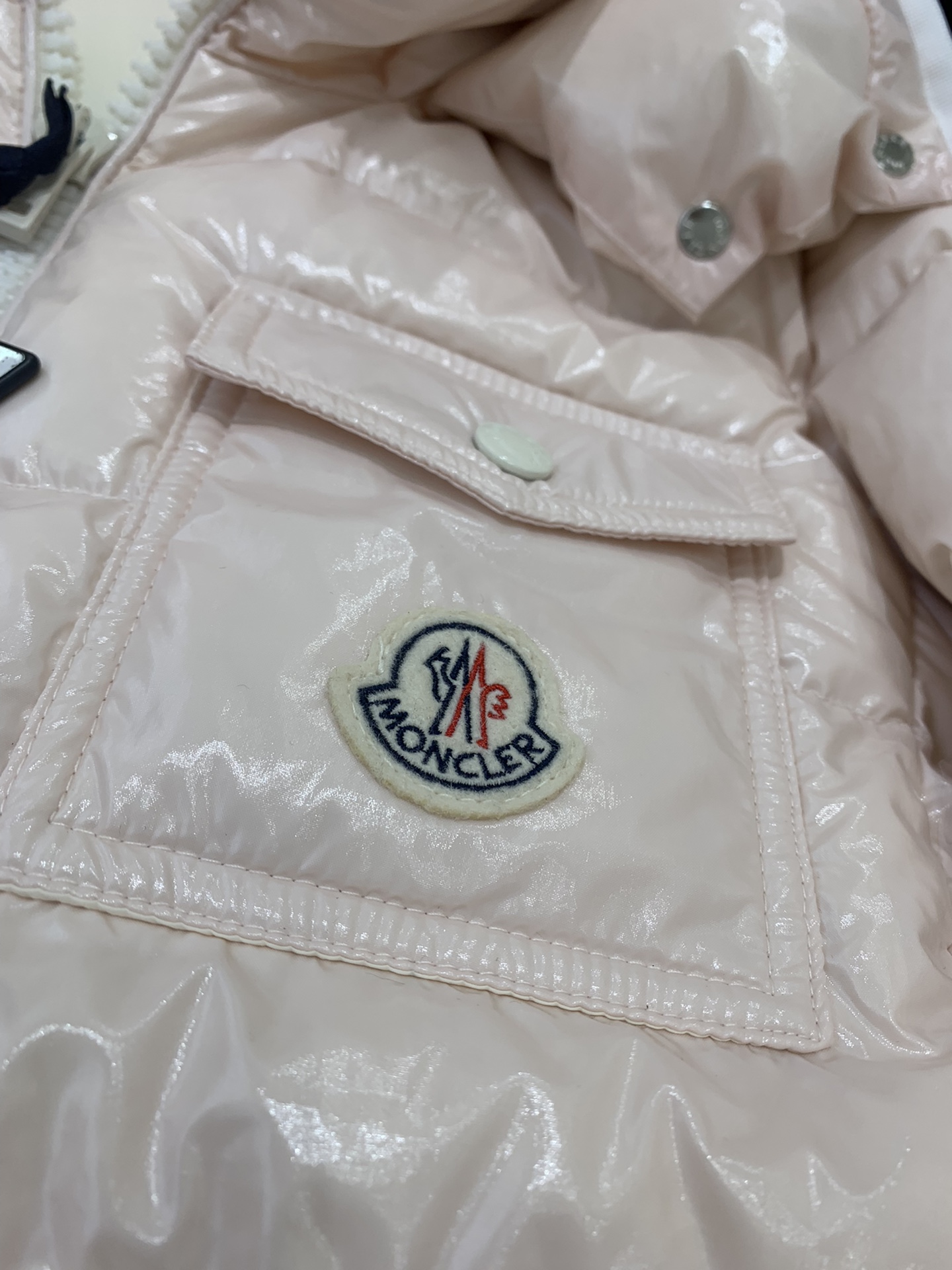 Moncler/蒙口Andro24秋冬可拆连帽短款亮面小短款四色女士羽绒服外套超级减龄版型和冰淇淋奶油配