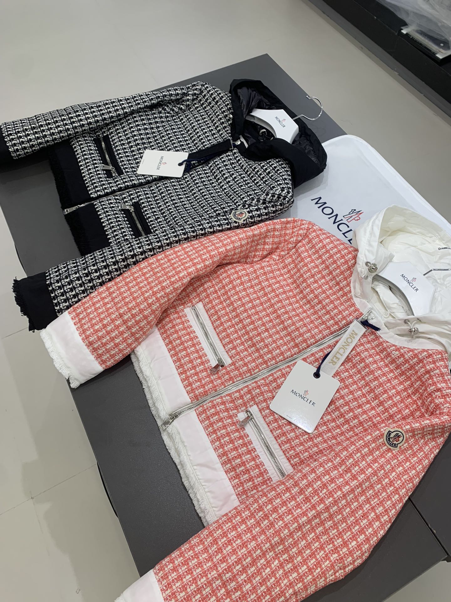 Moncler新品Remonay短款女士羽绒服夹克外套Moncler新品Remonay短款女士羽绒服夹克