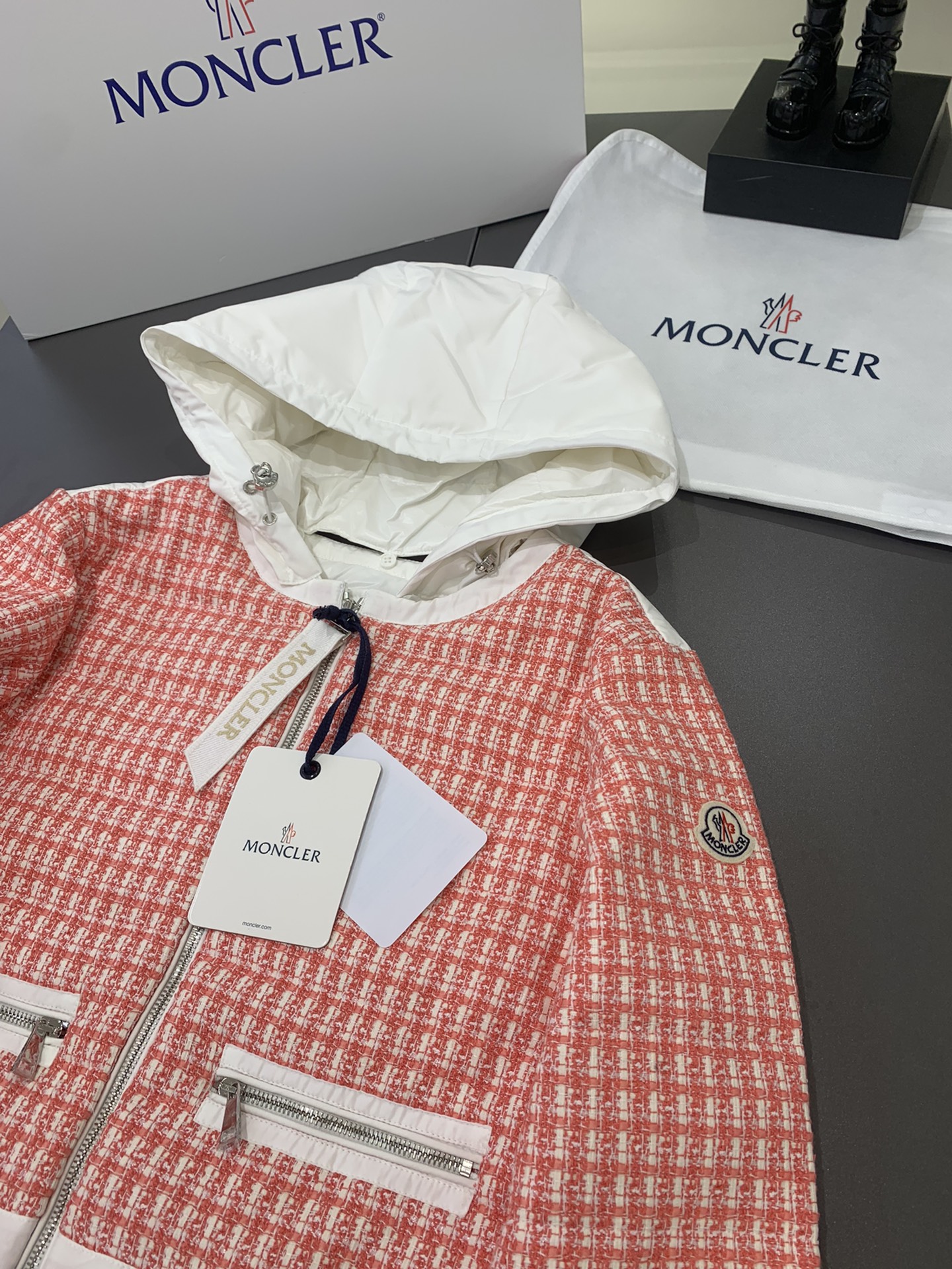 Moncler新品Remonay短款女士羽绒服夹克外套Moncler新品Remonay短款女士羽绒服夹克