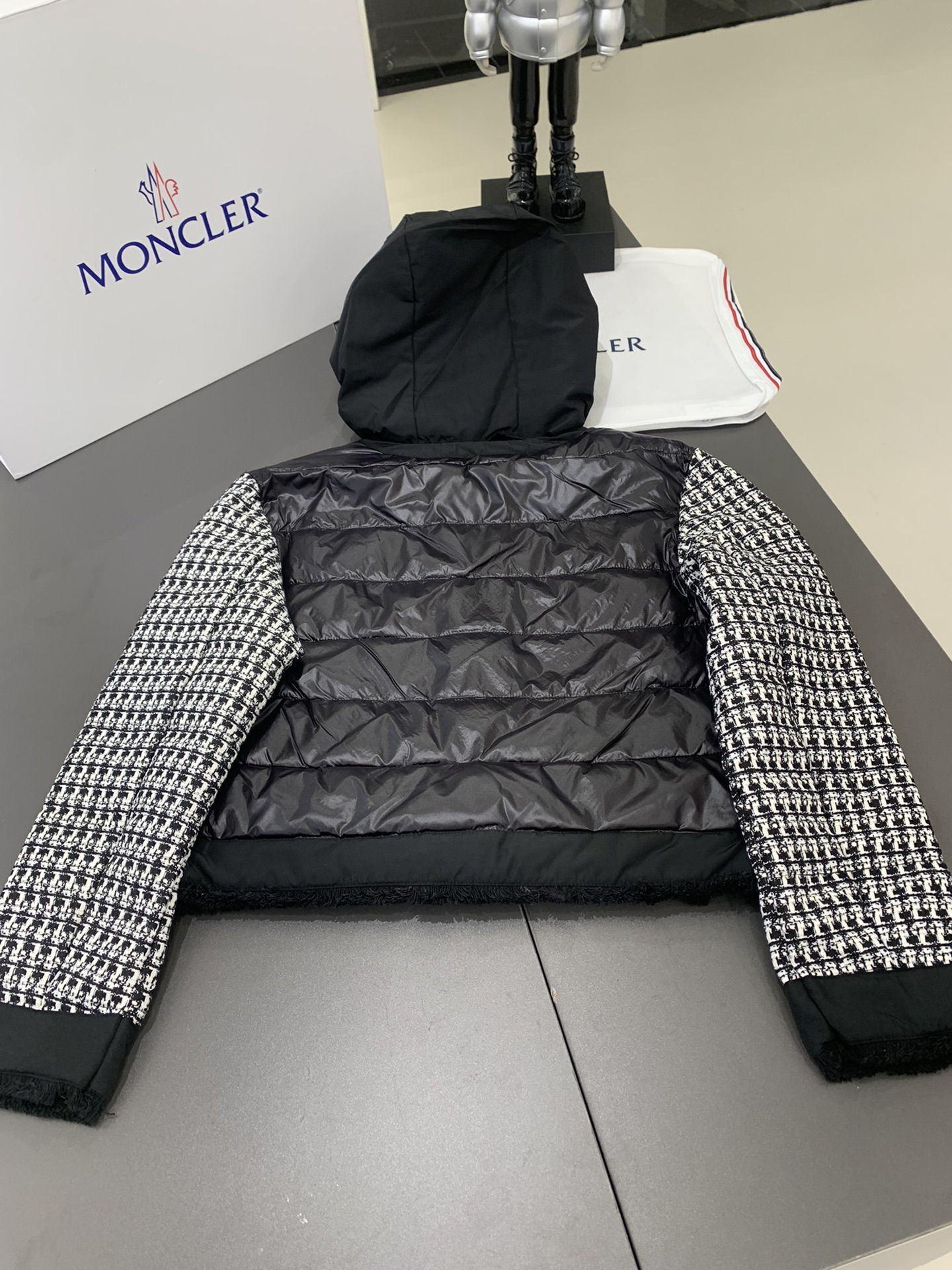 Moncler新品Remonay短款女士羽绒服夹克外套Moncler新品Remonay短款女士羽绒服夹克