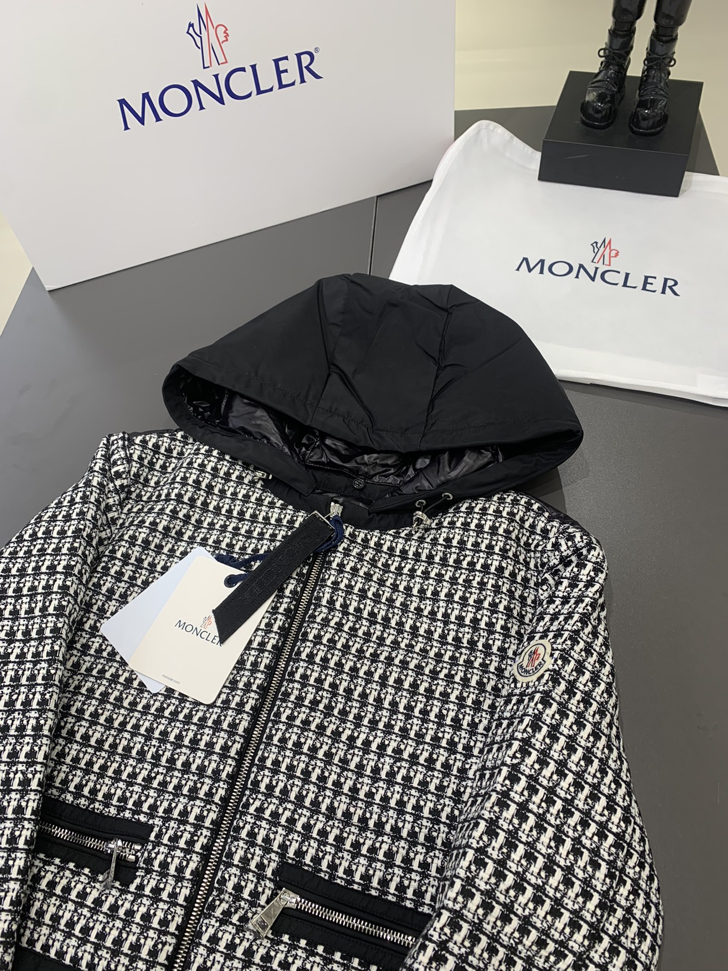 Moncler新品Remonay短款女士羽绒服夹克外套Moncler新品Remonay短款女士羽绒服夹克