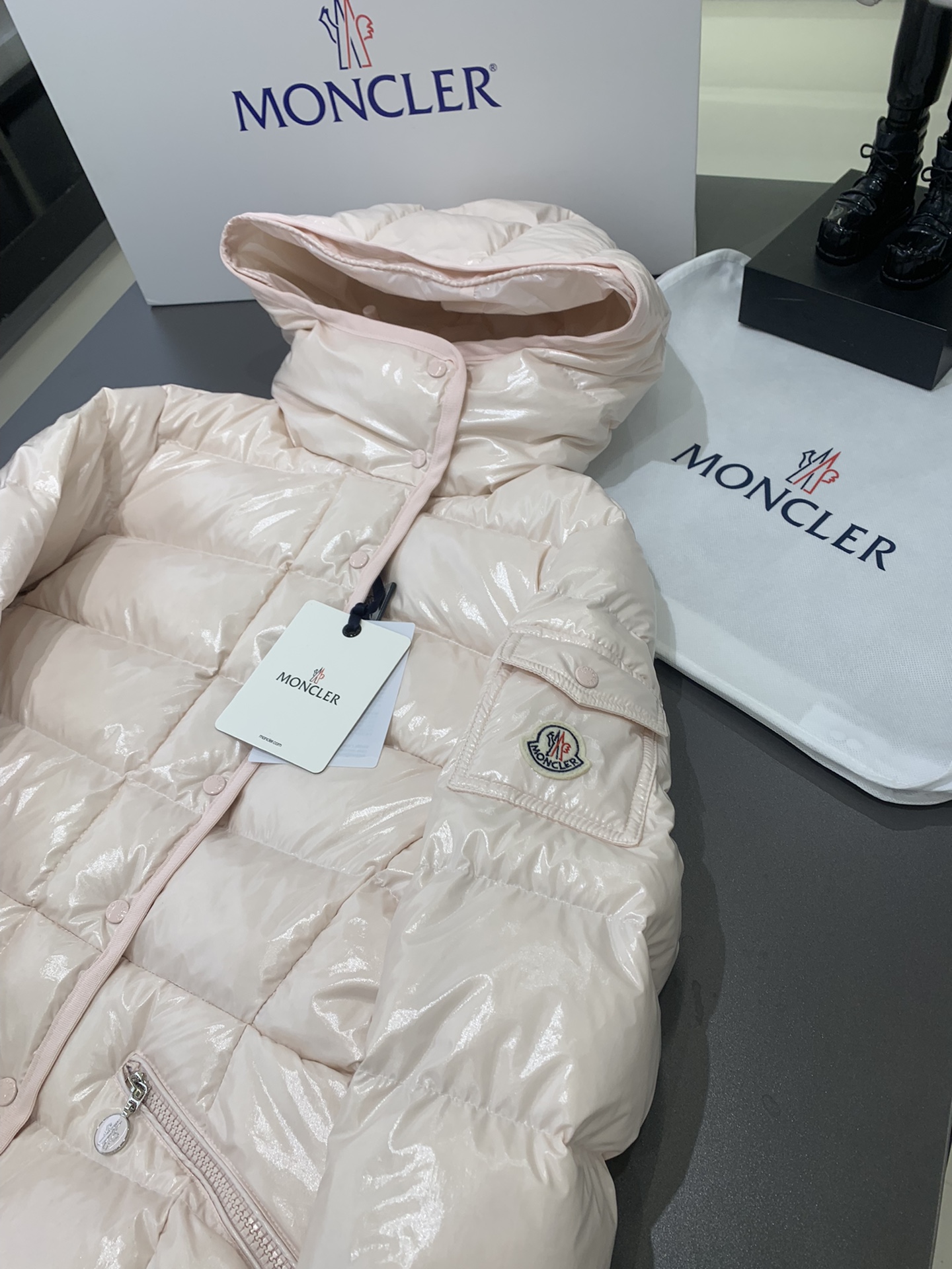 实拍Moncler盟可睐FW24Barante短款收腰廓形拉链长袖羽绒服90鹅绒版本顶级品质欢迎对比女款