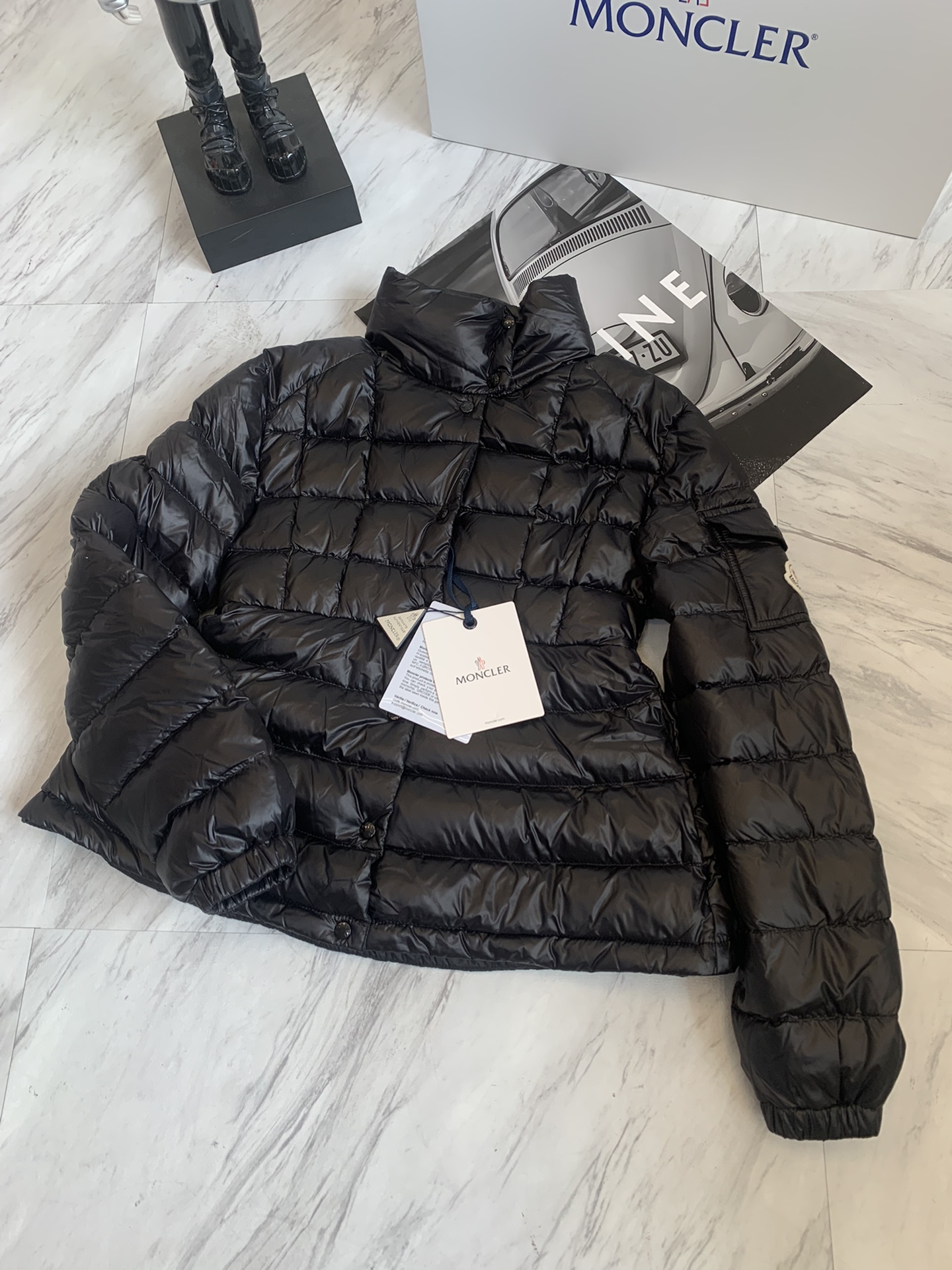 Moncler/蒙口Aminia24秋冬立领后尾裙摆轻薄女士羽绒服外套码数0-1-2颜色杏色黑色蓝色采用