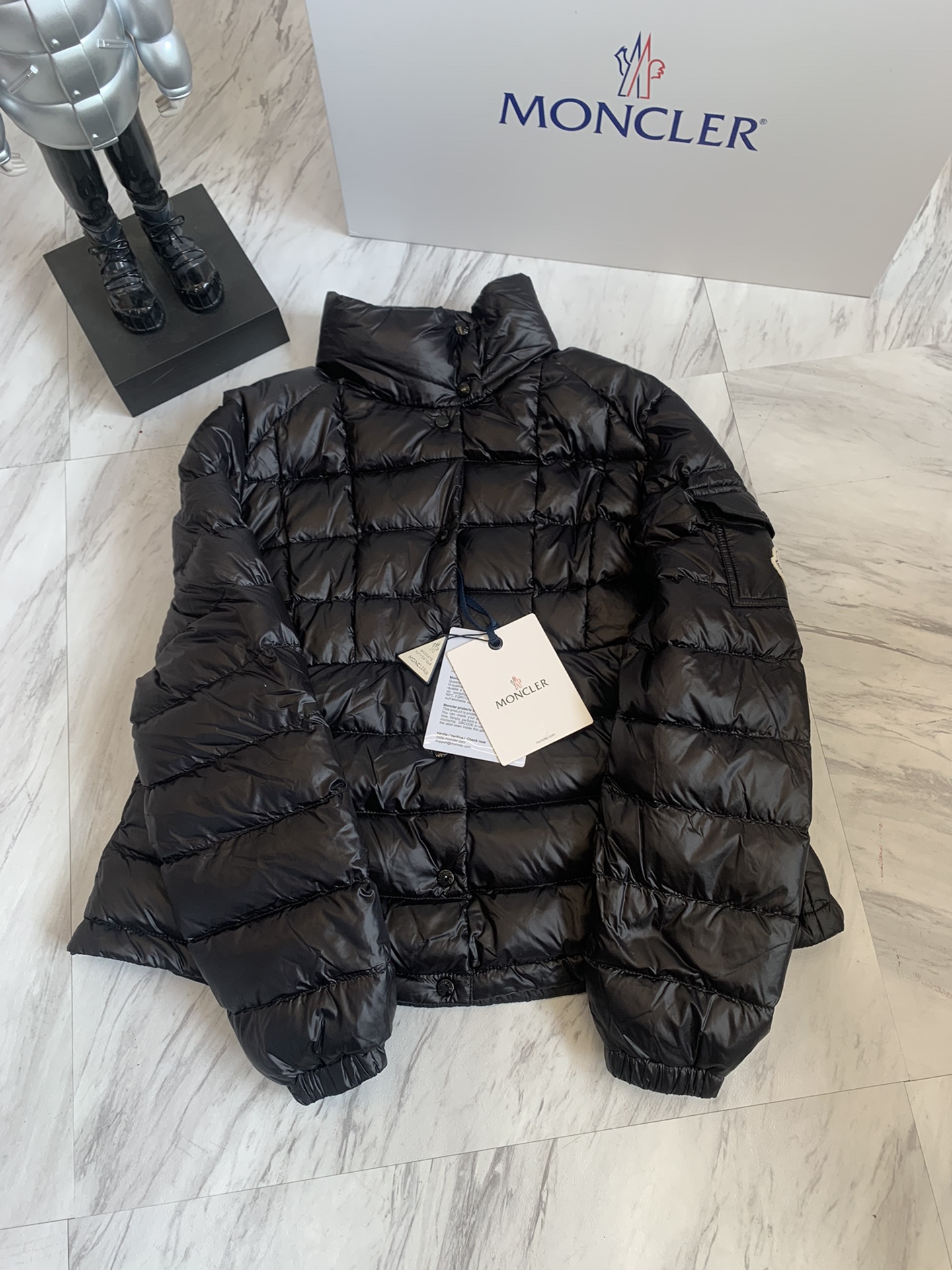 Moncler/蒙口Aminia24秋冬立领后尾裙摆轻薄女士羽绒服外套码数0-1-2颜色杏色黑色蓝色采用