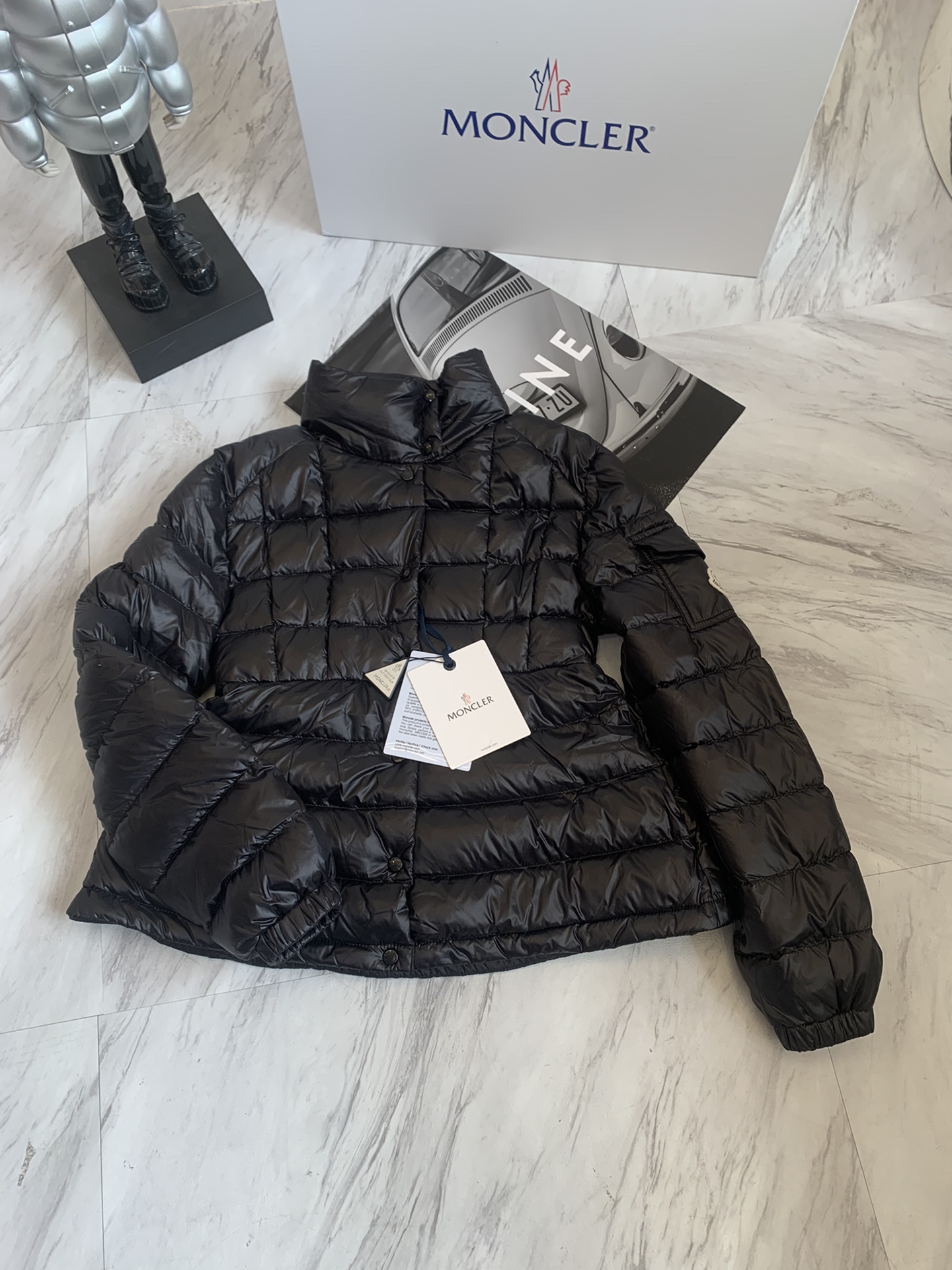 Moncler/蒙口Aminia24秋冬立领后尾裙摆轻薄女士羽绒服外套码数0-1-2颜色杏色黑色蓝色采用