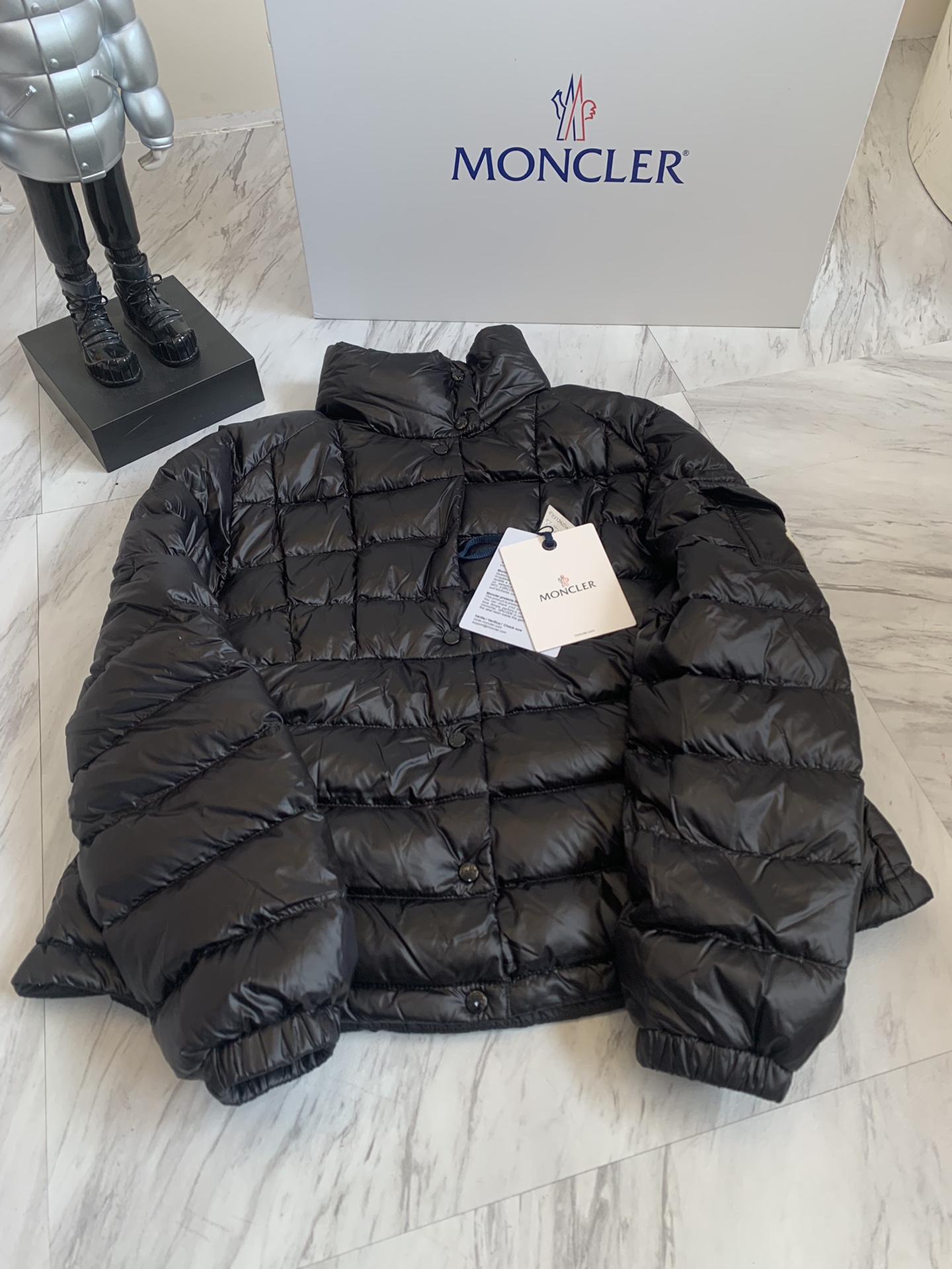 Moncler/蒙口Aminia24秋冬立领后尾裙摆轻薄女士羽绒服外套码数0-1-2颜色杏色黑色蓝色采用