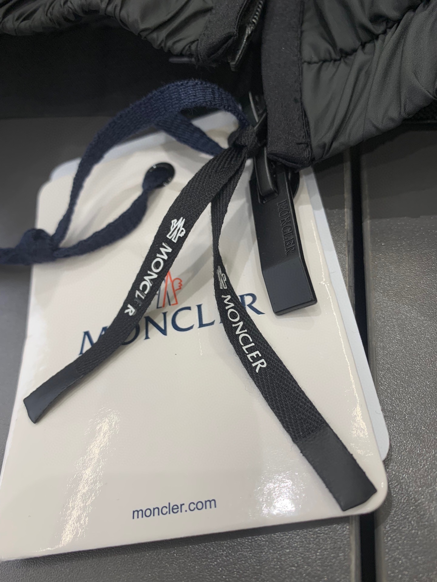 黑色粉色实拍图#moncler2024FW女士秋冬新款羽绒背心最新造型款褶皱设计很可爱呀颜色浅粉色黑色款