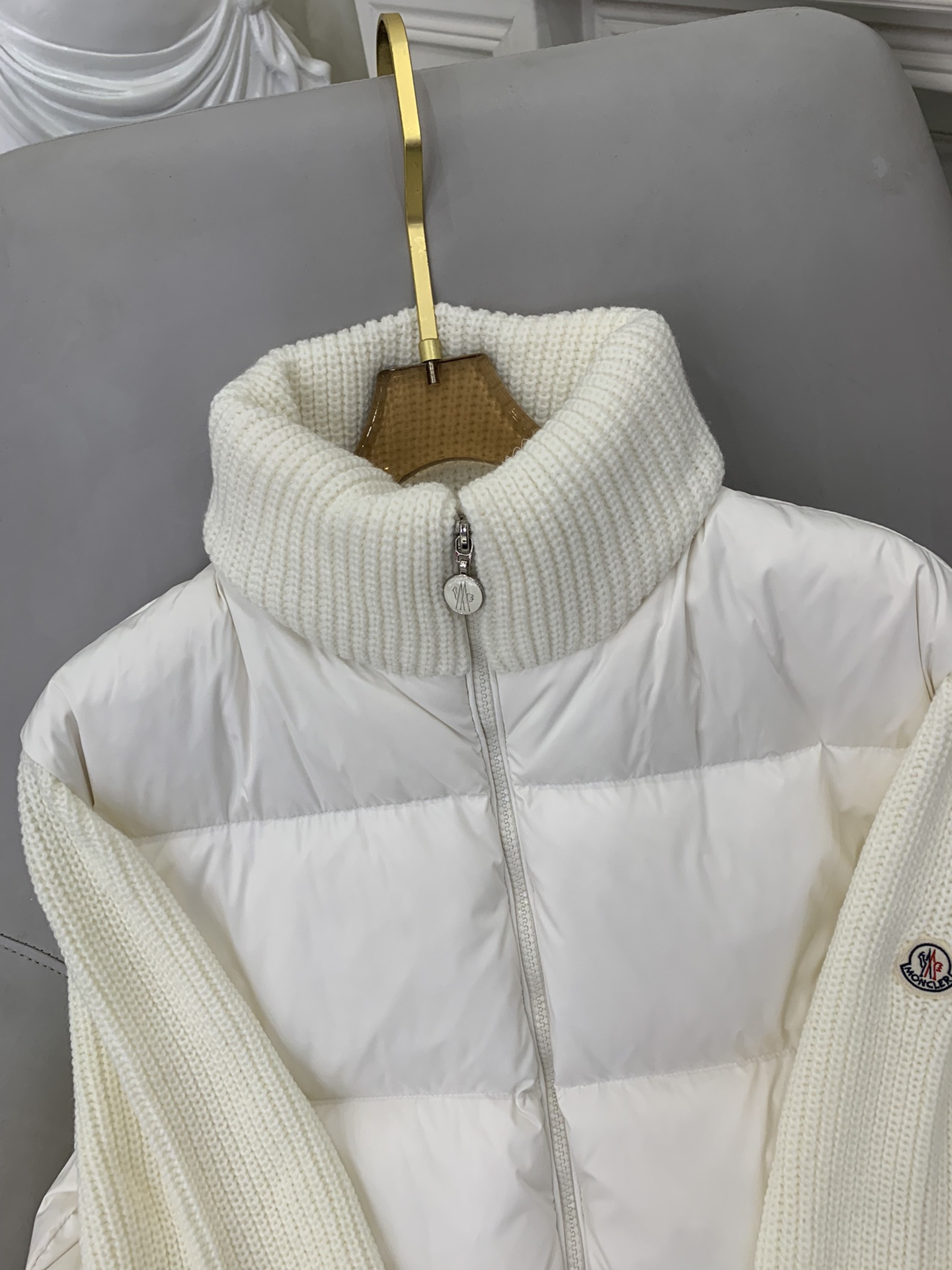 Moncler蒙口TRICOT 新款女式拼接毛线羽绒服外套，立领粗线羊毛设计，原版开模五金，90鹅绒填充