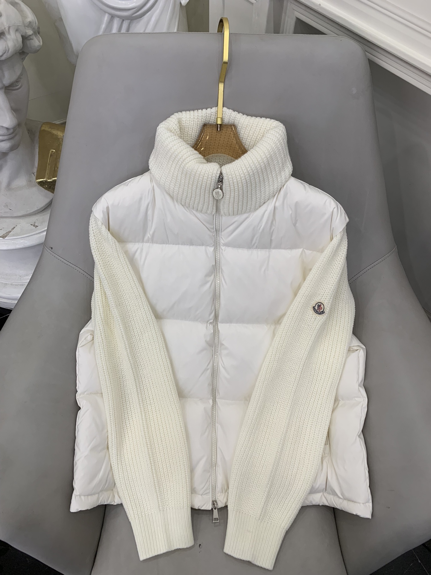 Moncler蒙口TRICOT 新款女式拼接毛线羽绒服外套，立领粗线羊毛设计，原版开模五金，90鹅绒填充