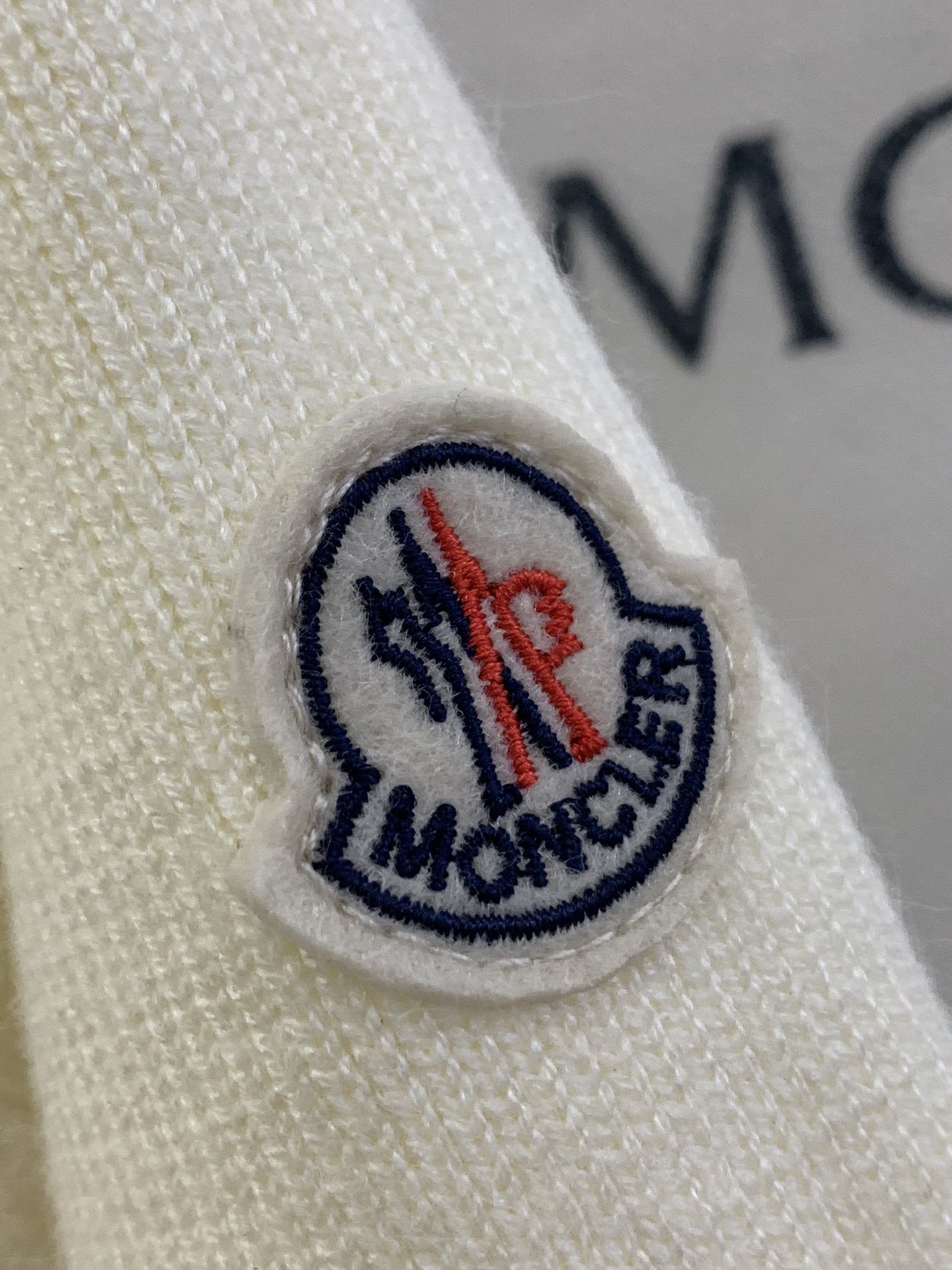 羽绒上新🎊原单Moncler 新品。
专柜爆款🎊 简约立领羊毛针织拼接夹克单羽绒！冬天的内搭神器早秋必备