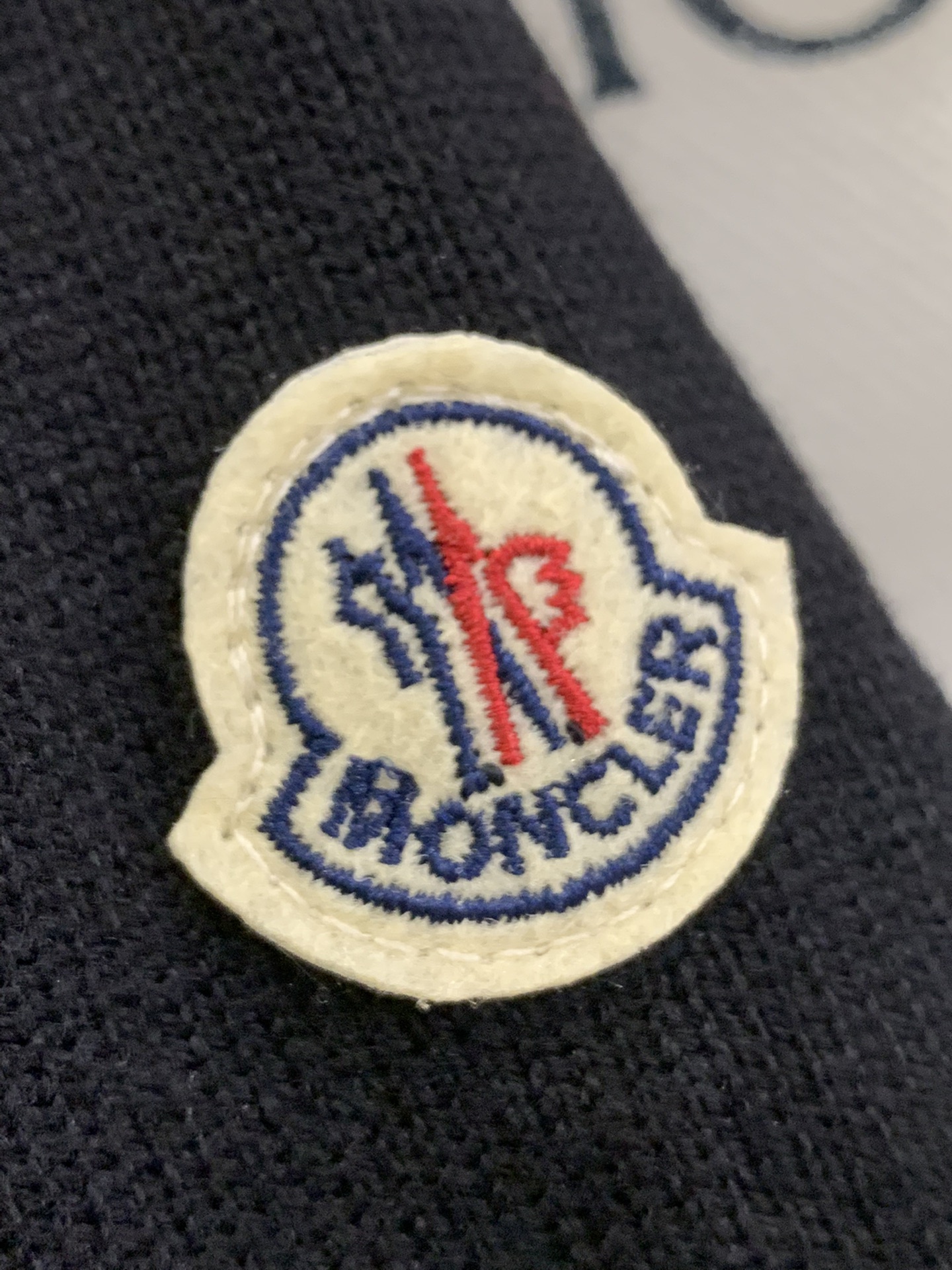 羽绒上新🎊原单Moncler 新品。
专柜爆款🎊 简约立领羊毛针织拼接夹克单羽绒！冬天的内搭神器早秋必备