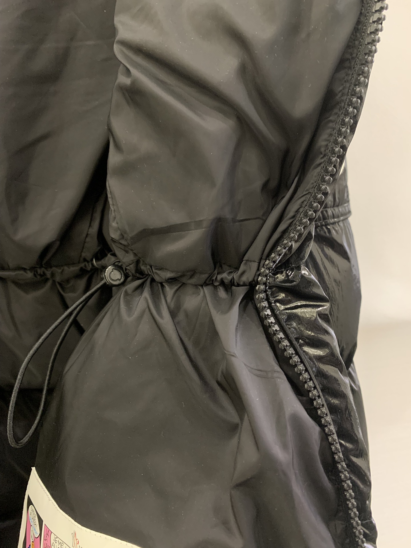 Moncler/蒙口秋冬女款连帽亮面蒙口羽绒服外套barante 特定荧光亮面特殊面料定制 采用涂层尼龙