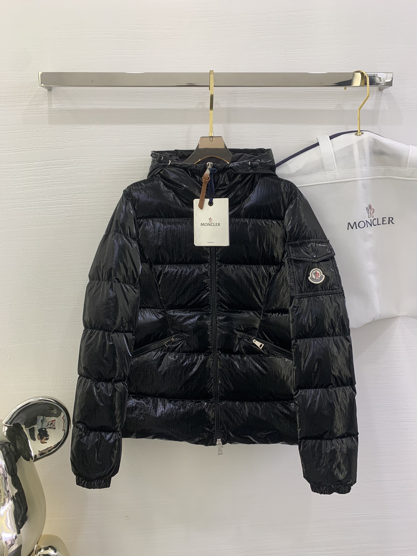 Moncler/蒙口秋冬女款连帽亮面蒙口羽绒服外套barante 特定荧光亮面特殊面料定制 采用涂层尼龙