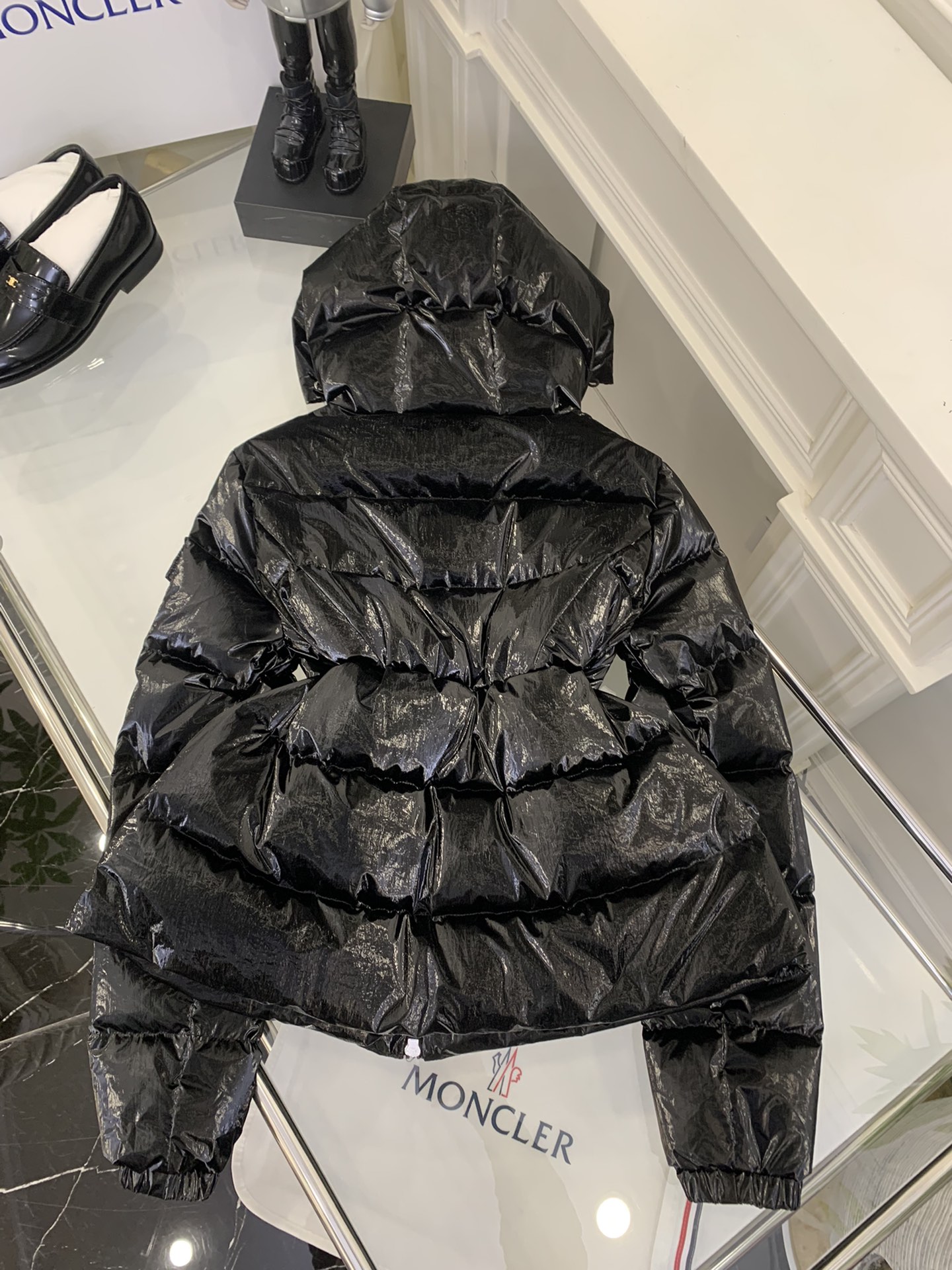 Moncler/蒙口2024秋冬女款连帽亮面蒙口羽绒服外套barante特定荧光亮面特殊面料定制采用涂层