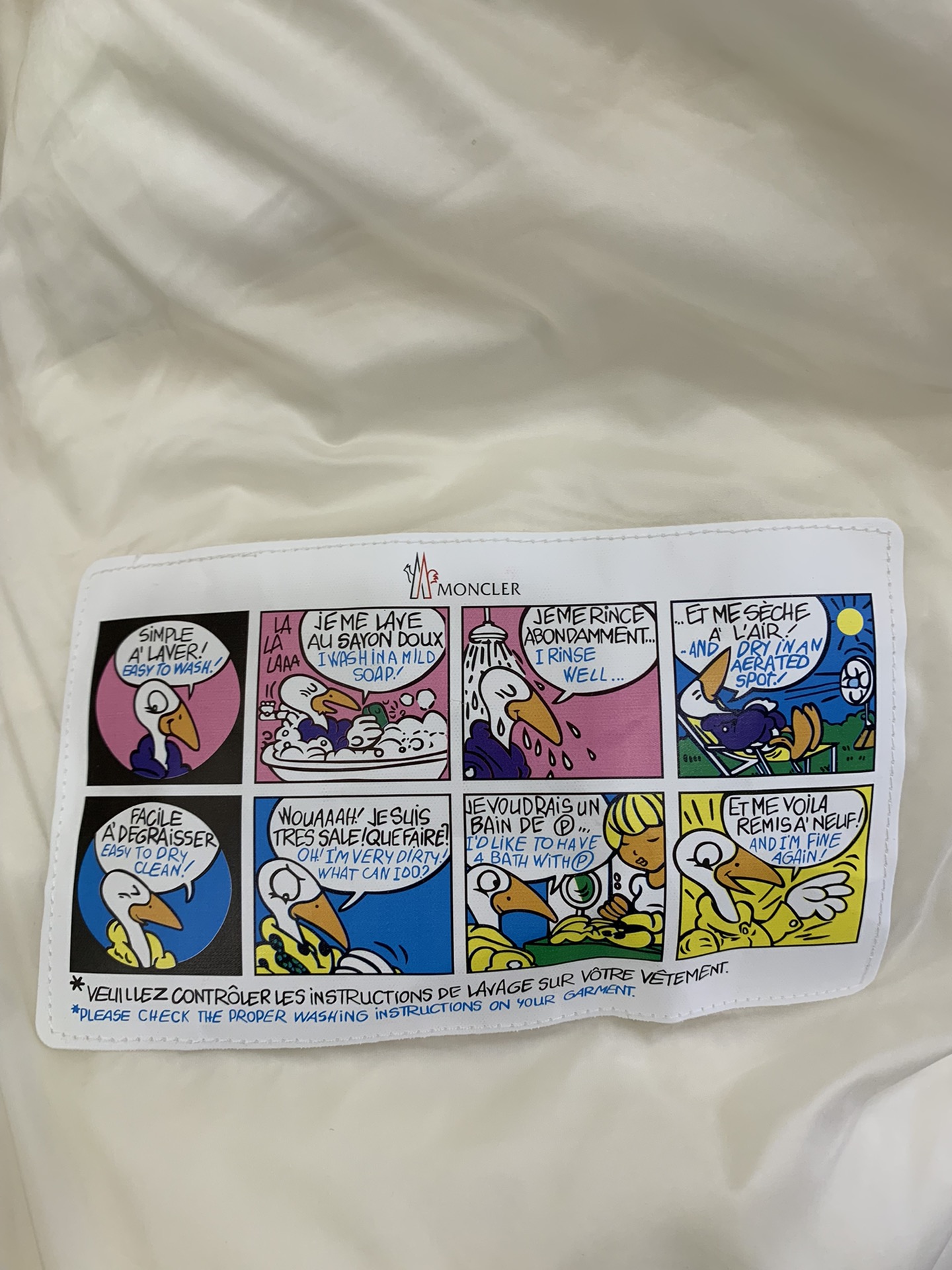 Moncler/蒙口 秋冬女款连帽亮面蒙口羽绒服外套barante 特定荧光亮面特殊面料定制 采用涂层尼