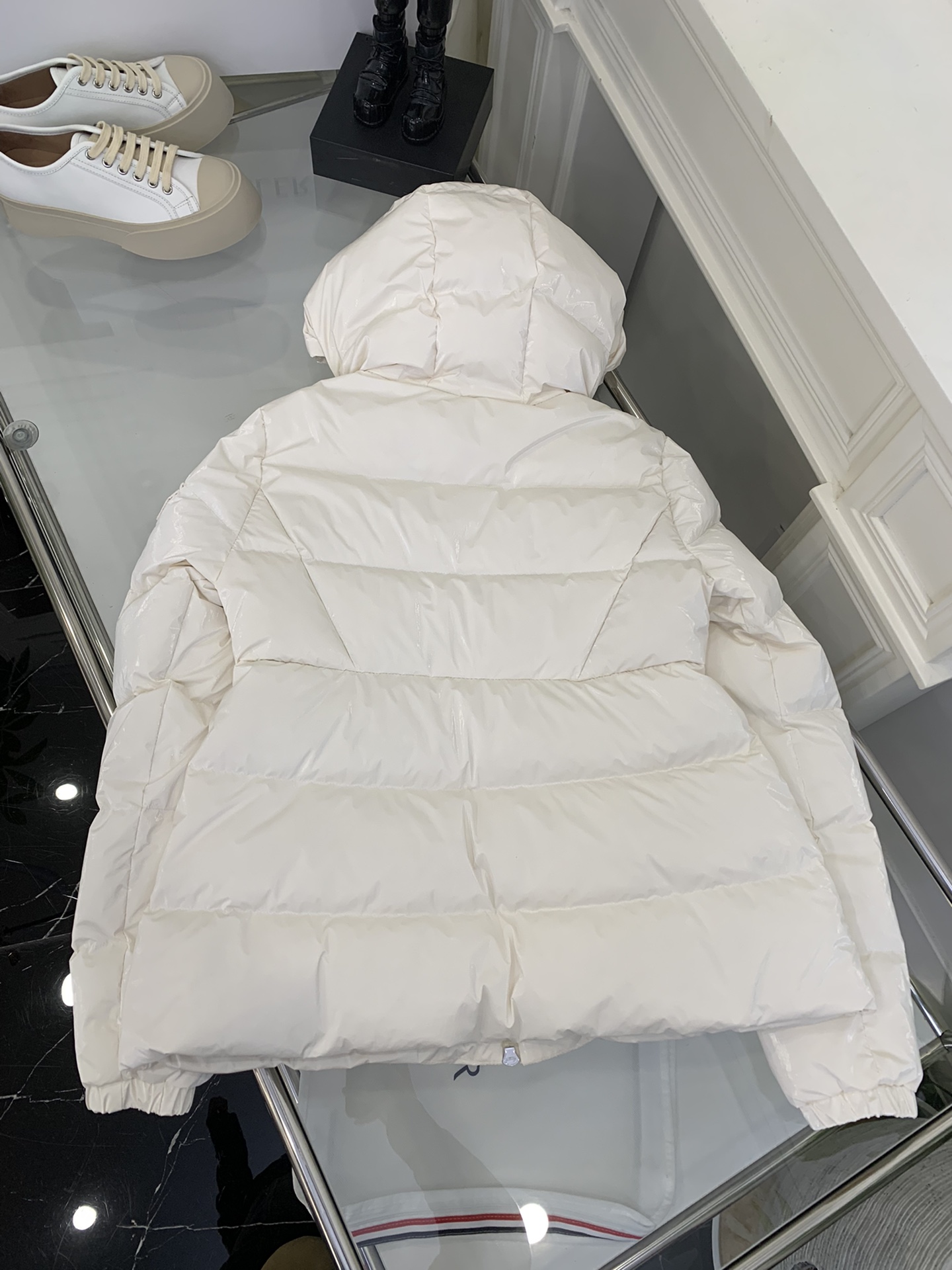 Moncler/蒙口2024秋冬女款连帽亮面蒙口羽绒服外套barante特定荧光亮面特殊面料定制采用涂层