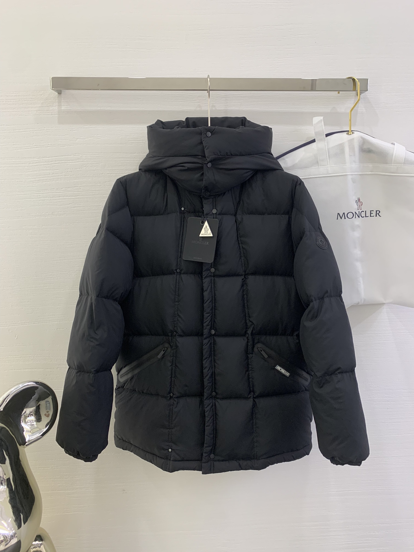 NO:578919,With dust bag upper body effect｜Moncler Black Label Series Loff Jacket mid-length matte matte down jacket. Mid-length black warrior. Good-looking upper body for both men and women.,,off white,jackets & coats,down jacket,alexander wang19860909配防尘袋上身效果｜Moncler 黑标系列Loff Jacket中长哑光雾面羽绒外套.中长黑武士.男女上身都好看.,,off white,jackets & coats,down jacket,alexander wang,Women's clothing