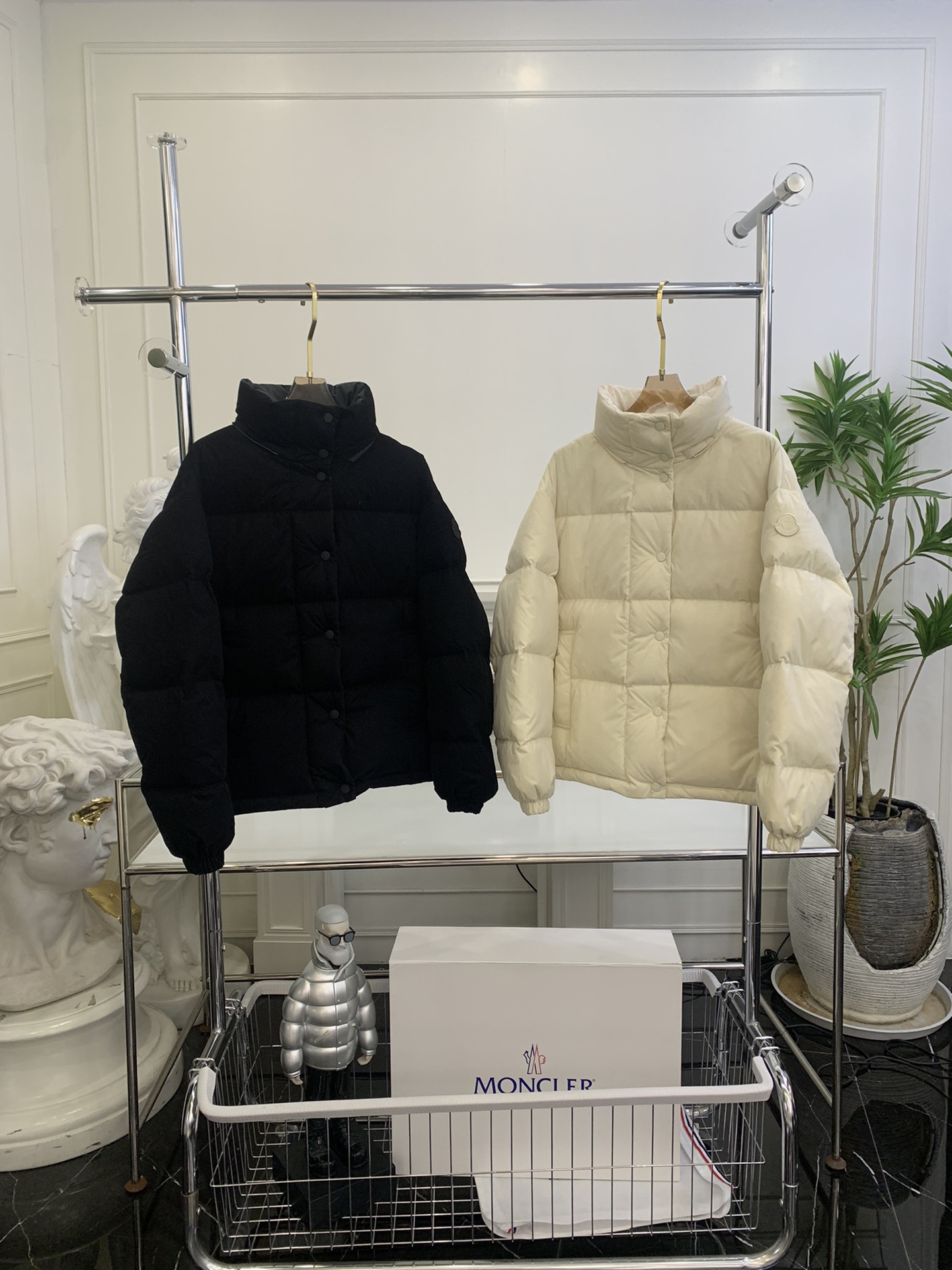 Moncler Abbigliamento Giacca & Soprabito Piumino Nero Bianco Ricamo Donne Nylon Poliestere