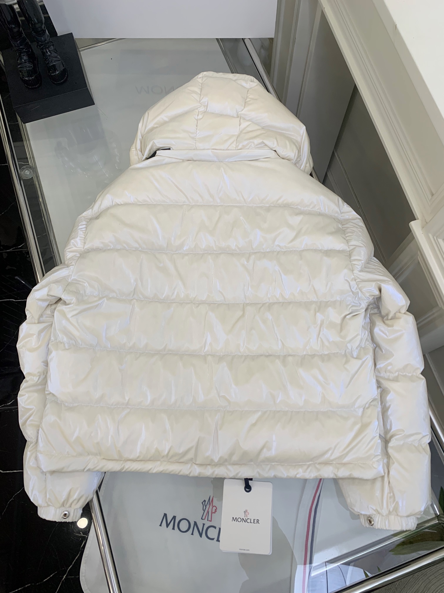 Moncler🇨🇦易梦玲同款： 金属感白
Moselotte 码数：0-1-2
Moncler举办的TH