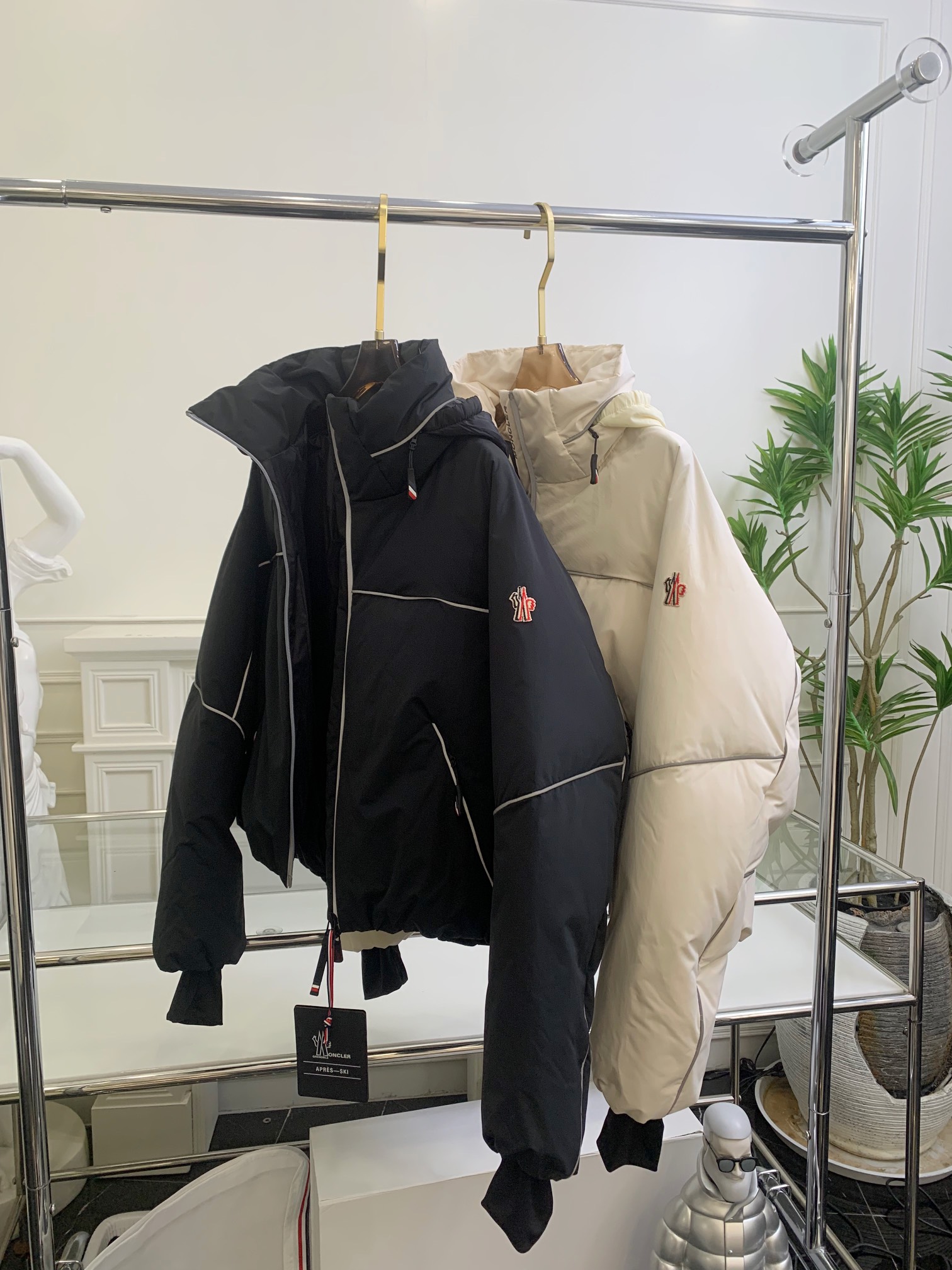 Moncler Klais Women's Down Puffer Jacket - Stylish & Functional Outerwear 9 i1731998327 5221 2