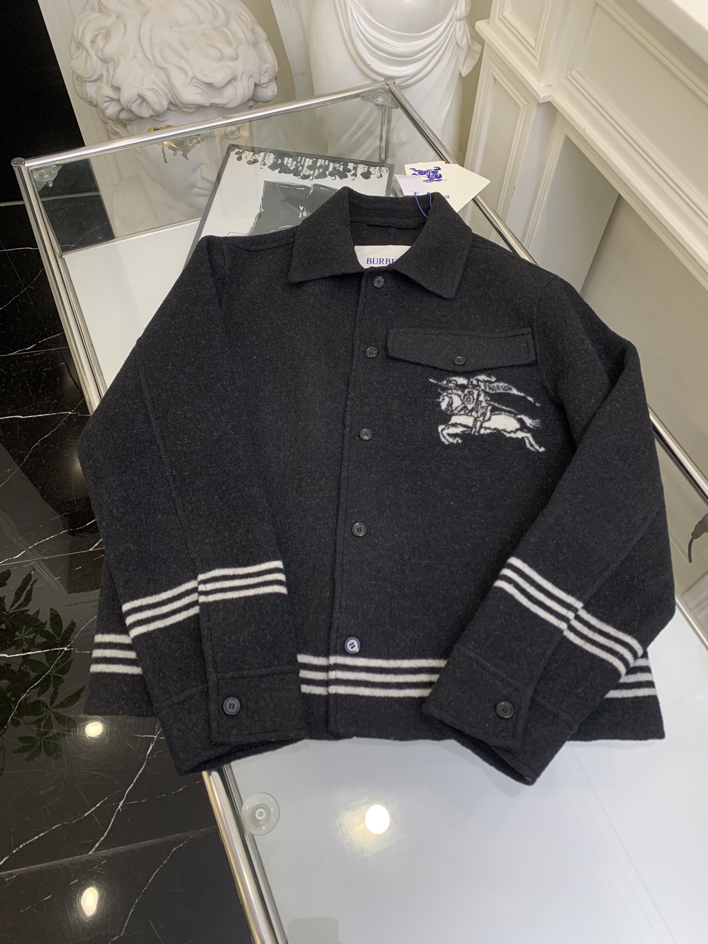 NO:316754,[War Horse Colored Double-sided Nick Jacket] Official Website Price Use [Colored Jacquard Double-sided Nick Jacket], [50 wool content], [16 male bronchial air-flow spinning yarn], Ordered and dyed large-scale fabric dark flower gray yarn, [pure hand-digitized flower pattern organization], Make [Colored Jacquard Pan head], Two-time plate-setting samples to test the size and shrinkage of the war horse, [high-speed rapier weaving raw embryo], Striped fabric   war horse front two sets of flower patterns, the embryo fabric is used to use [needle velvet shrinkage process], later [washing and velvet cut] to produce finished cloth, front and back [positioning war horse flower pattern cutting], front and back stripes [horizontal flower], matching [cow horn material engraved letters hand sewing buckle].,, jackets & coats, alexander wang19860909【战马色织双面尼外套】官网价 采用【色织提花双面尼面料】,【50羊毛含量】,【16公支气流纺纱线】, 订染大货面料深花灰纱线,【纯手工数点花型组织】,做【色织提花盘头】, 两次打版放匹样测试战马花型大小缩率,【高速剑杆机织生胚】, 条纹面料 战马前幅两组花型,胚布后整采用【针尼起绒缩幅工艺】, 后期【洗水剪绒定型】出成品布,前幅【定位战马花型裁剪】, 前后幅条纹【水平对花】,配套【牛角材质刻字母手缝扣】.,,jackets & coats,alexander wang,Women's clothing