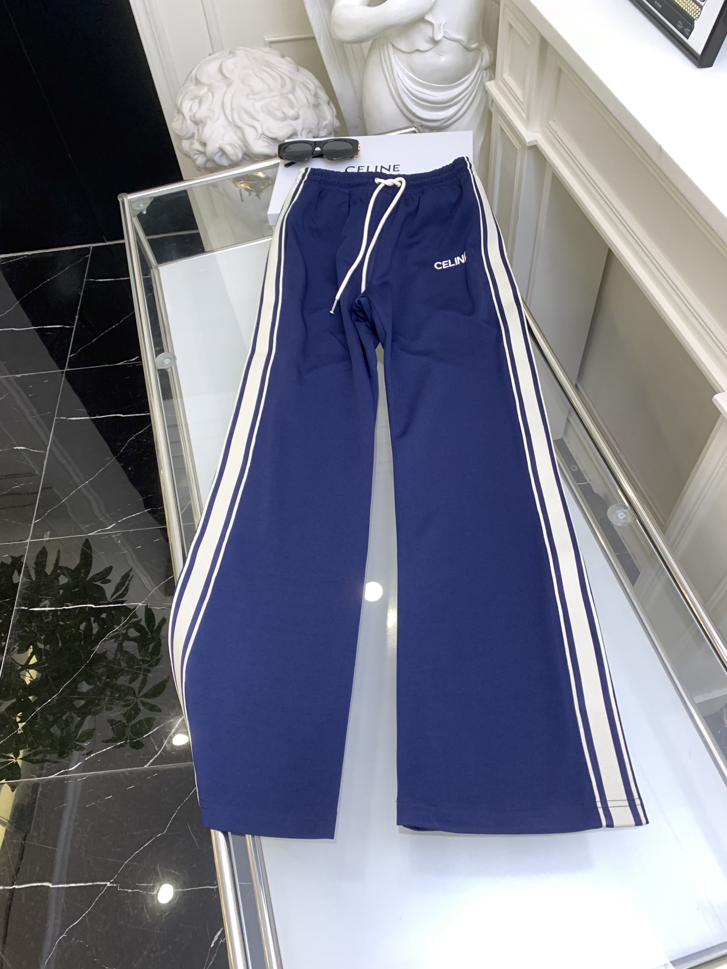 NO:308182,Tops, pants, new casual suits for early spring, self-buying original, one to one replica, exclusive high-version customization, fabric, hardware and auxiliary materials, and continuous improvement in the craftsmanship. On sale in stock,,alexander wang19860909上衣 裤子早春新款休闲套装 自买原版 一比一复刻 独家高版本定制 面料 五金辅料版型工艺精益求精. 现货发售,,alexander wang,Women's clothing