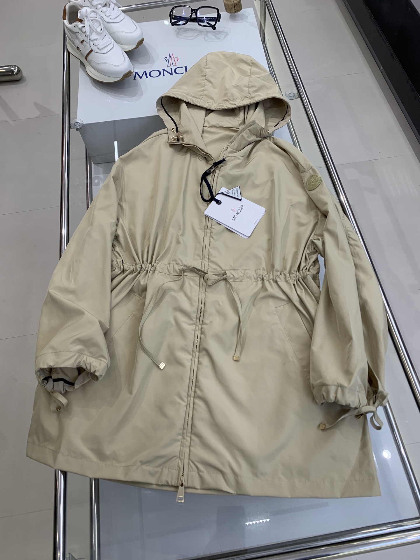 NO:328875,Mc drawstring windbreaker Size 0-1-2 Moncler Mongke Lai new Saverne casual and thin waist drawstring windbreaker Sleeve drawstring technology, new design Size 0-1-2, Moncler, alexander wang19860909Mc抽绳风衣 码数0-1-2Moncler盟可睐新款Saverne休闲轻薄收腰抽绳风衣 采用收腰抽绳袖子抽绳工艺,全新设计 码数0-1-2,,Moncler,alexander wang,Women's clothing
