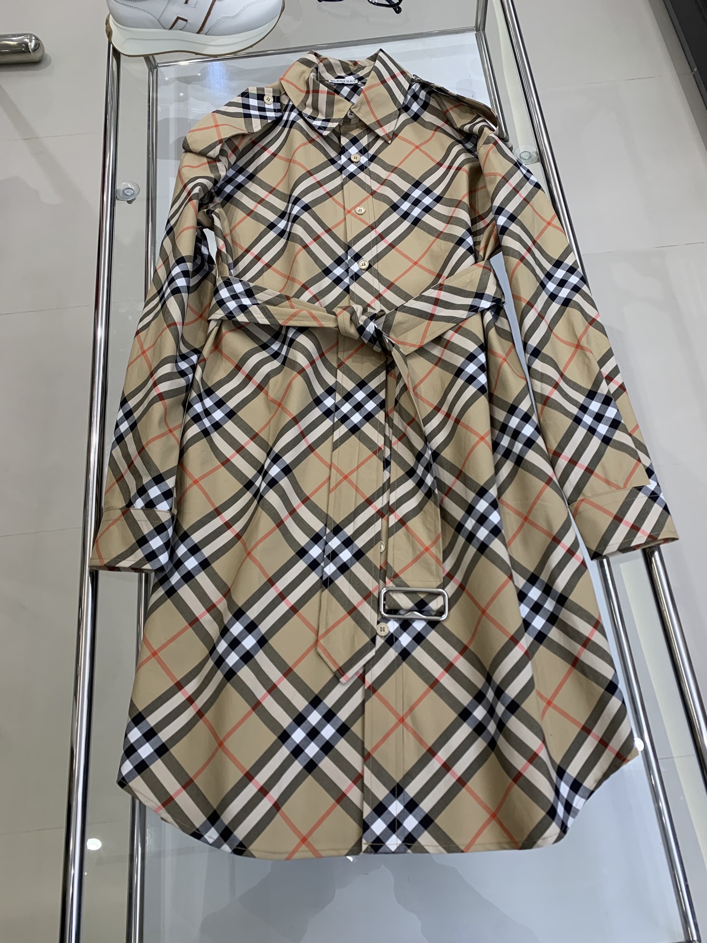 NO:328866,Bbr plaid dress Size s.m.l.xlBURBERRY universal outfit is here. This dress is really on my heart. Haha. The new Burberry tiled contrasting dress is really age-reducing. It looks white in skin. My little fairies can try it. The material is very comfortable, simple and versatile. It is my favorite style~ Welcome everyone, burberry, skirts, alexander wang19860909Bbr格子连衣裙 码数s.m.l.xlBURBERRY万能穿搭来咯 这套连衣裙真的嗑在我的心巴上哈哈 新款Burberry斜格纹撞色连衣裙 真的很减龄哇,很显肤白,我的小仙女们可以去试试哦,材质很舒服,简单又百搭,是我喜欢的风格~欢迎大家来,,burberry,skirts,alexander wang,Women's clothing