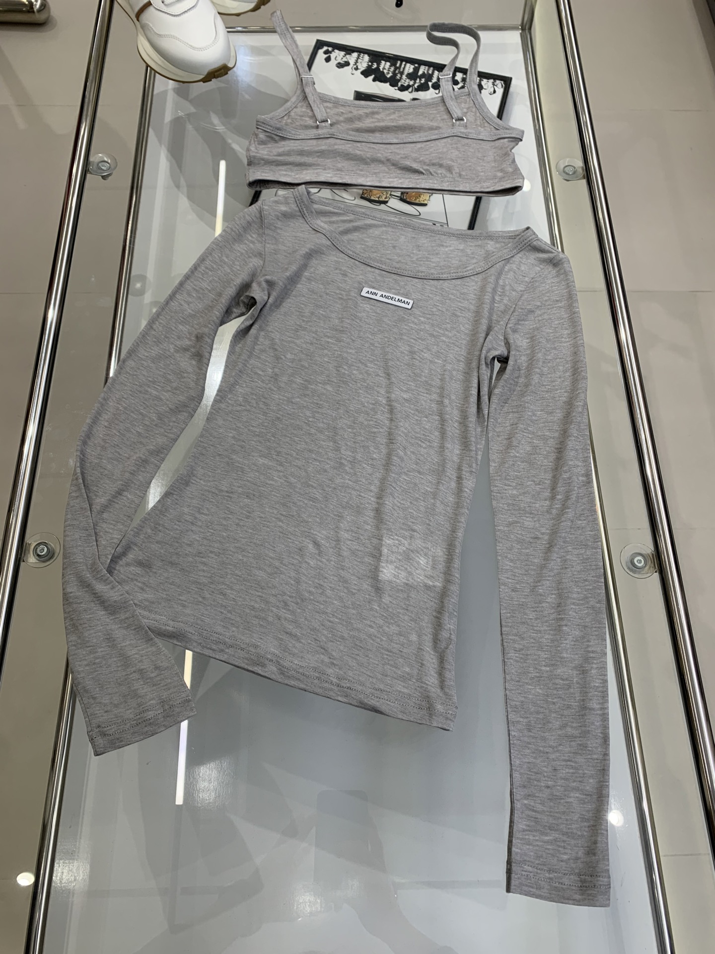 NO:328884,Ann Tennis Two-piece Set Number xs.s.m Write popular colors with main themes and express fashion attitudes and layer them with blogger accents 1NS style fashionable controls. They can stand out among thousands of color cards. Enjoy versatile fun and interpret fashion tension. Alexander wang19860909Ann天丝两件套 码数xs.s.m写流行色主旋律自在表达时装态度叠穿自带博主腔调1NS风时髦控苾备 放在成千上万的色卡中,都能脱颖而出 尽享百搭乐趣,演绎时装张力,,alexander wang,Women's clothing