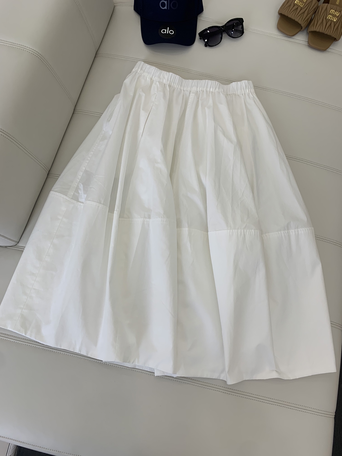 NO:432525,The flower bud skirt walks like a runaway princess!  This one does not belong to the skirt you need to wear!  Slack and styling!  ,,skirts,alexander wang19860909花苞裙摆走起来像在逃公主！ 这条不属于需要你们端着穿的半裙！ 松弛且有造型！,,skirts,alexander wang,Women's clothing