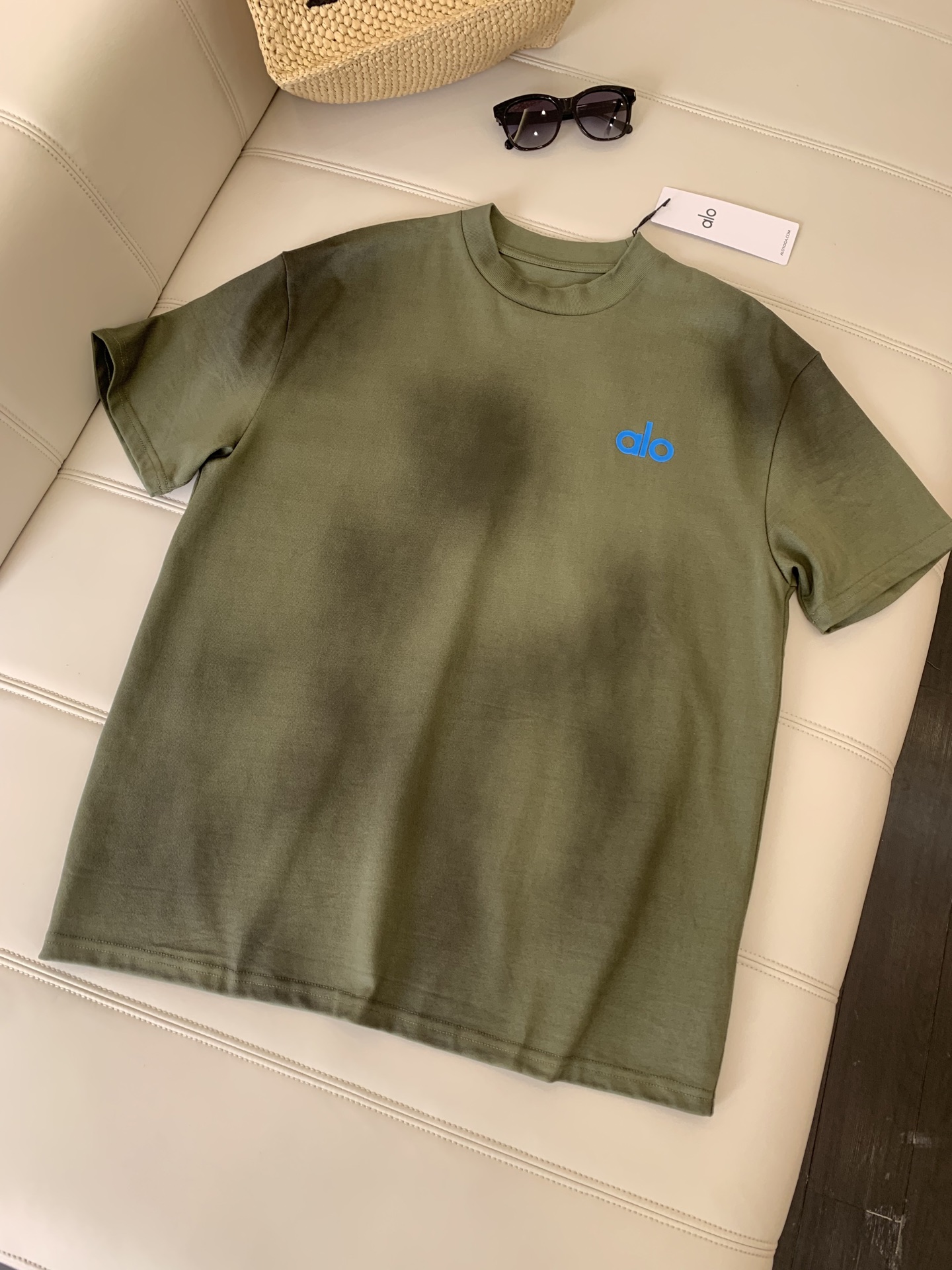 NO:433301,穿搭的尽头是极简 这件T我真的能穿一辈子! 谁能拒绝alo这件大T恤 简约清爽 又是酷炫反光标！  ,,tees,t-shirt,alexander wang19860909穿搭的尽头是极简 这件T我真的能穿一辈子! 谁能拒绝alo这件大T恤 简约清爽 又是酷炫反光标！,,tees，t-shirt,alexander wang,Women's clothing