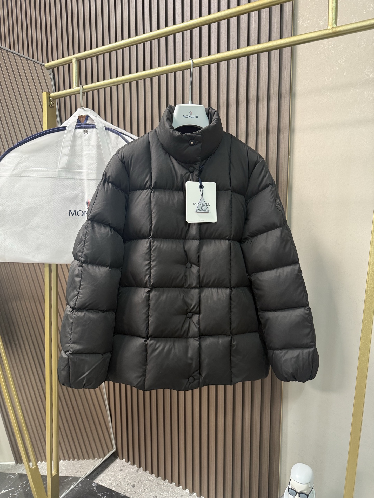 NO:657168,Comes with dust bag Moncler Moncler new product Cochevinne women's square quilted short down jacket jacket size 0-1-2-3,,Moncler,jackets & coats,jackets & coats,down jacket,alexander wang19860909配防尘袋Moncler盟可睐 新品Cochevinne女士方形绗缝短款羽绒服夹克外套 码数0-1-2-3,,Moncler,jackets & coats,jackets & coats,down jacket,alexander wang,Women's clothing
