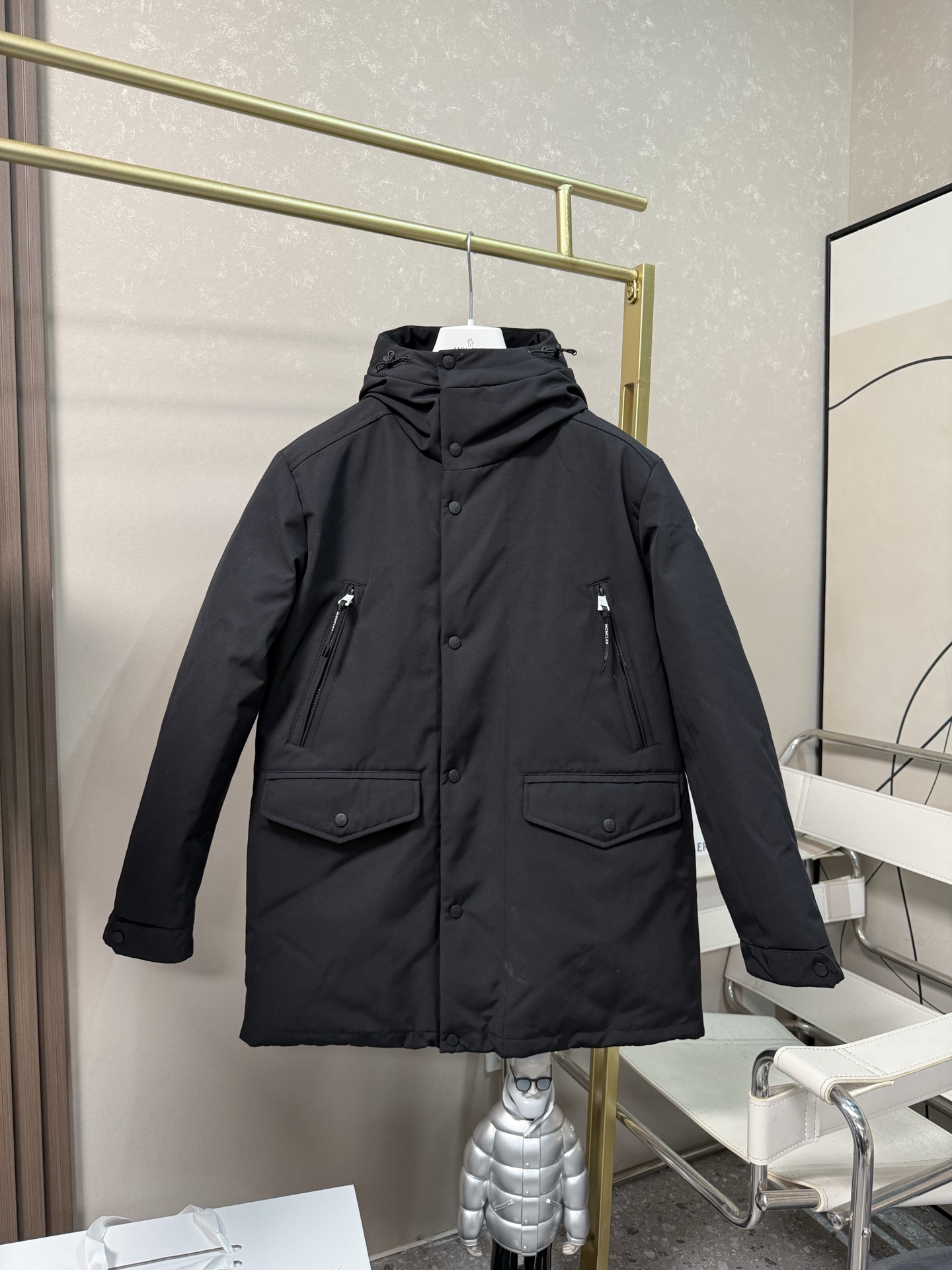 NO:627585,Equipped with a dust bag, the same style as the star, men's business casual!  The same Parker down jacket as Zhang Zhilin, the inner liner is filled with goose down, no problem at more than -20 degrees, the color is black, the size is 12345,,down jacket,alexander wang19860909配防尘袋明星同款男士商务休闲！张智霖同款派克羽绒服、内胆鹅绒填充、-20多度没有问题、颜色黑色、尺码12345,,down jacket,alexander wang,Women's clothing