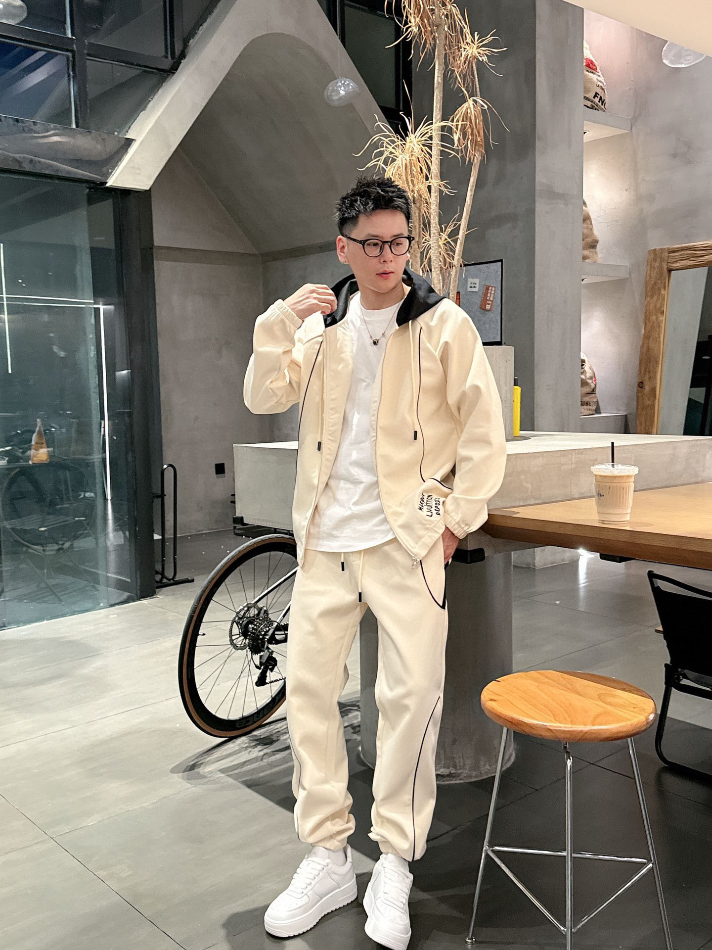 Louis Vuitton Men's Autumn/Winter Beige Casual Two-Piece Tracksuit M-3XL