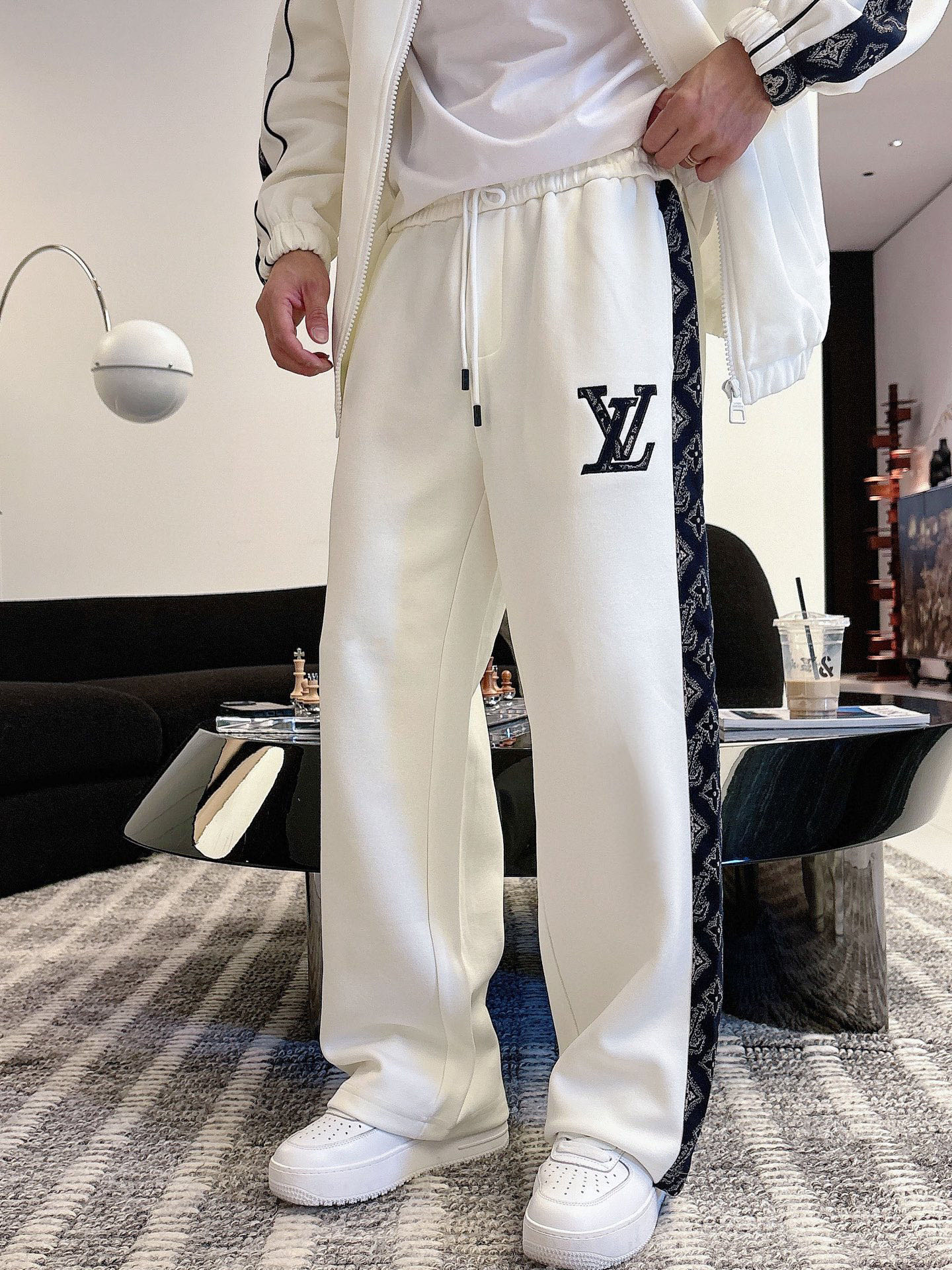 Louis Vuitton Casual Tracksuit 2025 Autumn/Winter Collection 11 i1757186326181 3019 0 12